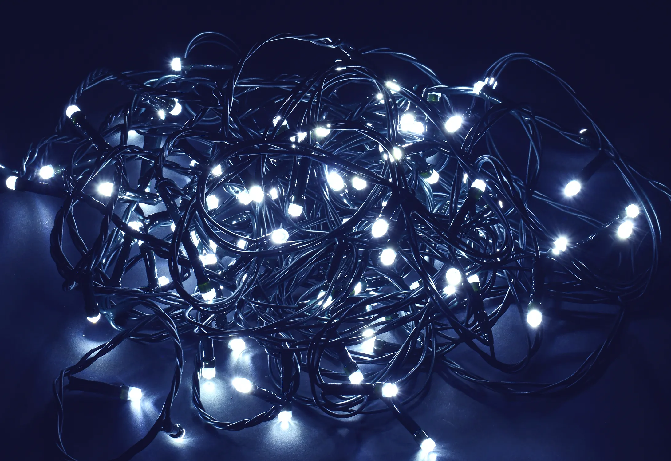 LIGHTING Гирлянда нить 10м 100 светодиодов белый свет IP20 зеленый шнур 1,5м 230В контроллер 8 сцен IEK LGDB110-2-100-10-G-S-20