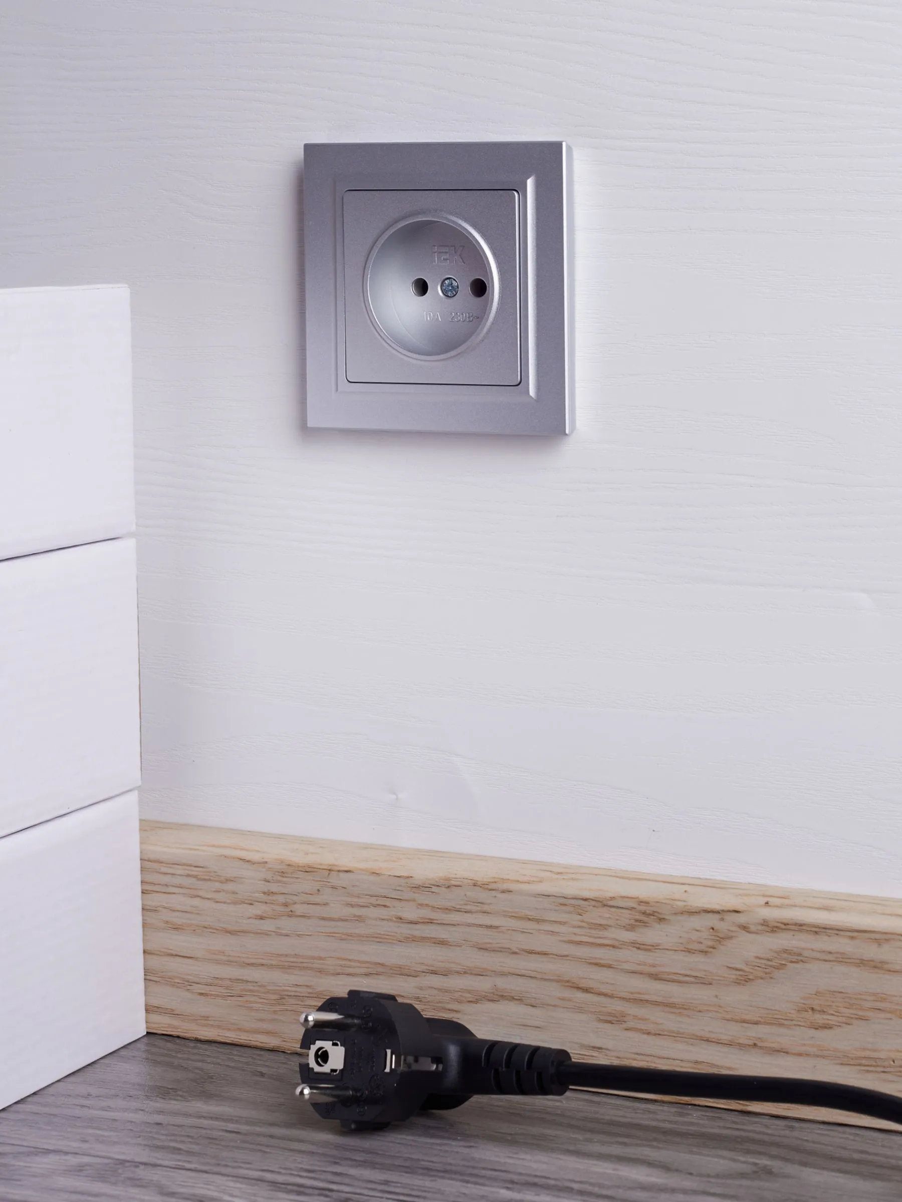 BRITE Розетка 1-местная без заземления без защитных шторок 10А в сб. РСР10-1-0-БрА алюминий IEK - Фото 3