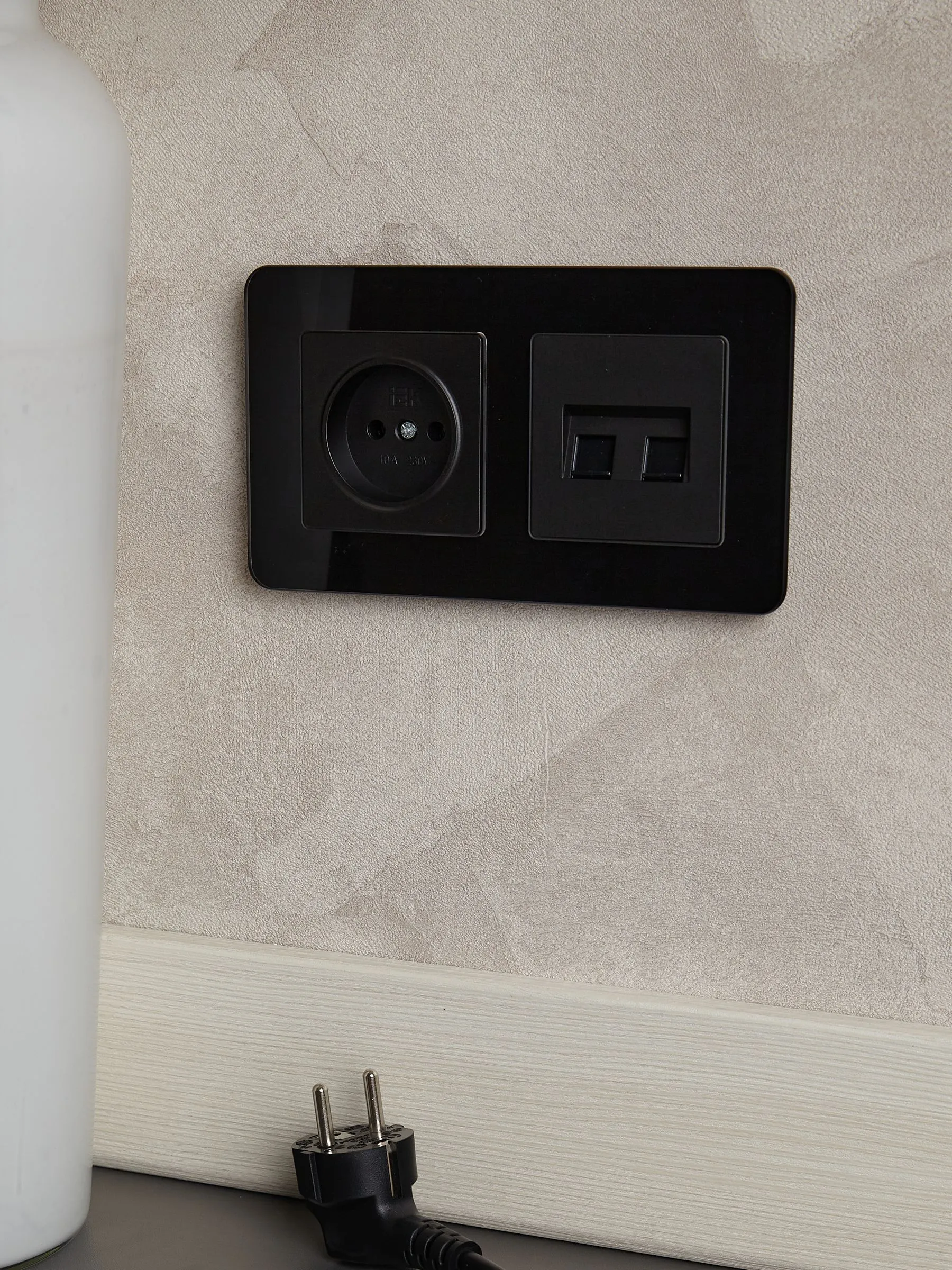 BRITE Рамка 2-местная РУ-2-2-Бр стекло черный RE IEK - Фото 5