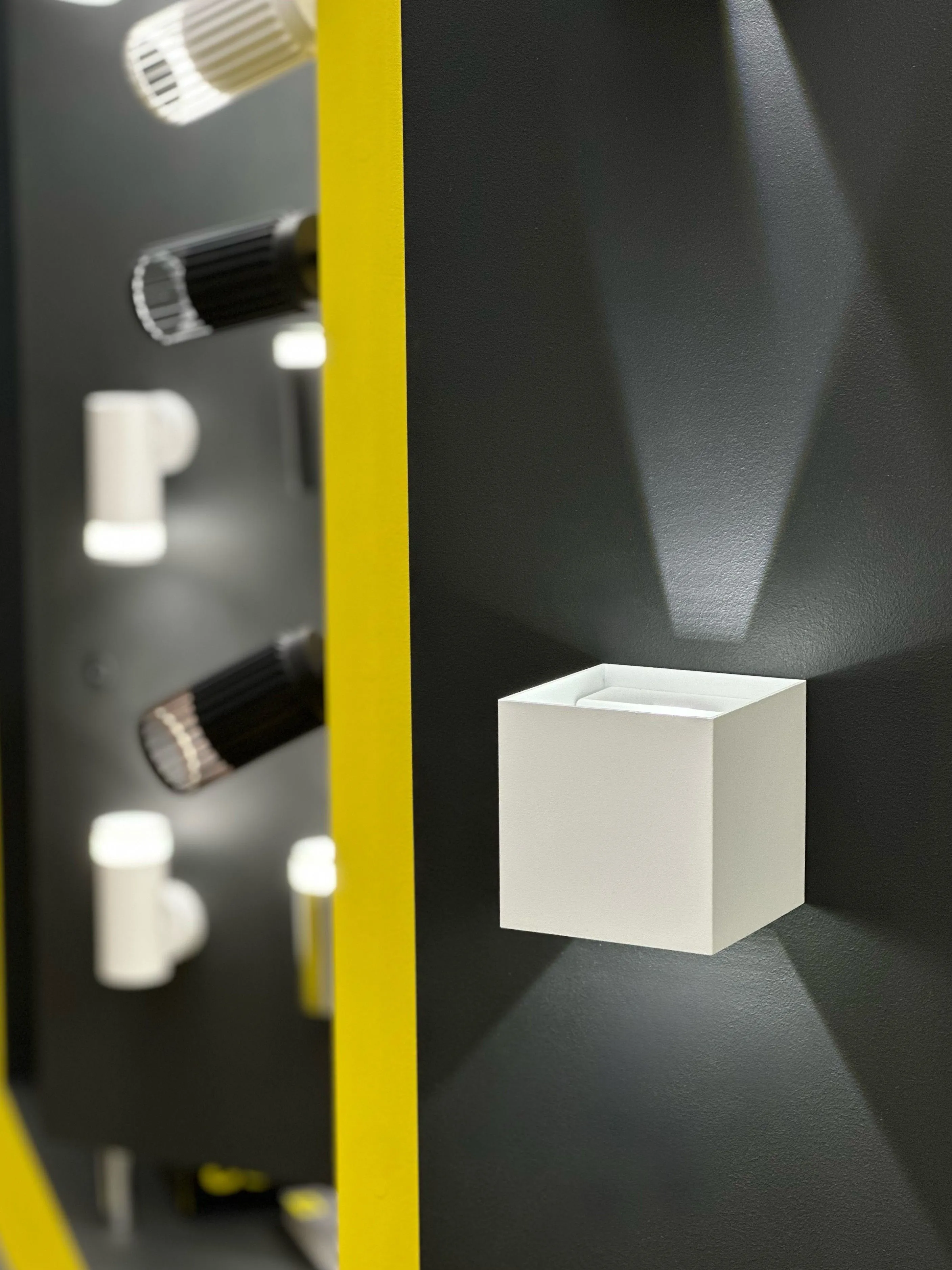 LIGHTING Светильник уличный светодиодный 5111 настенный 6Вт 4000К IP65 белый IEK - Фото 3