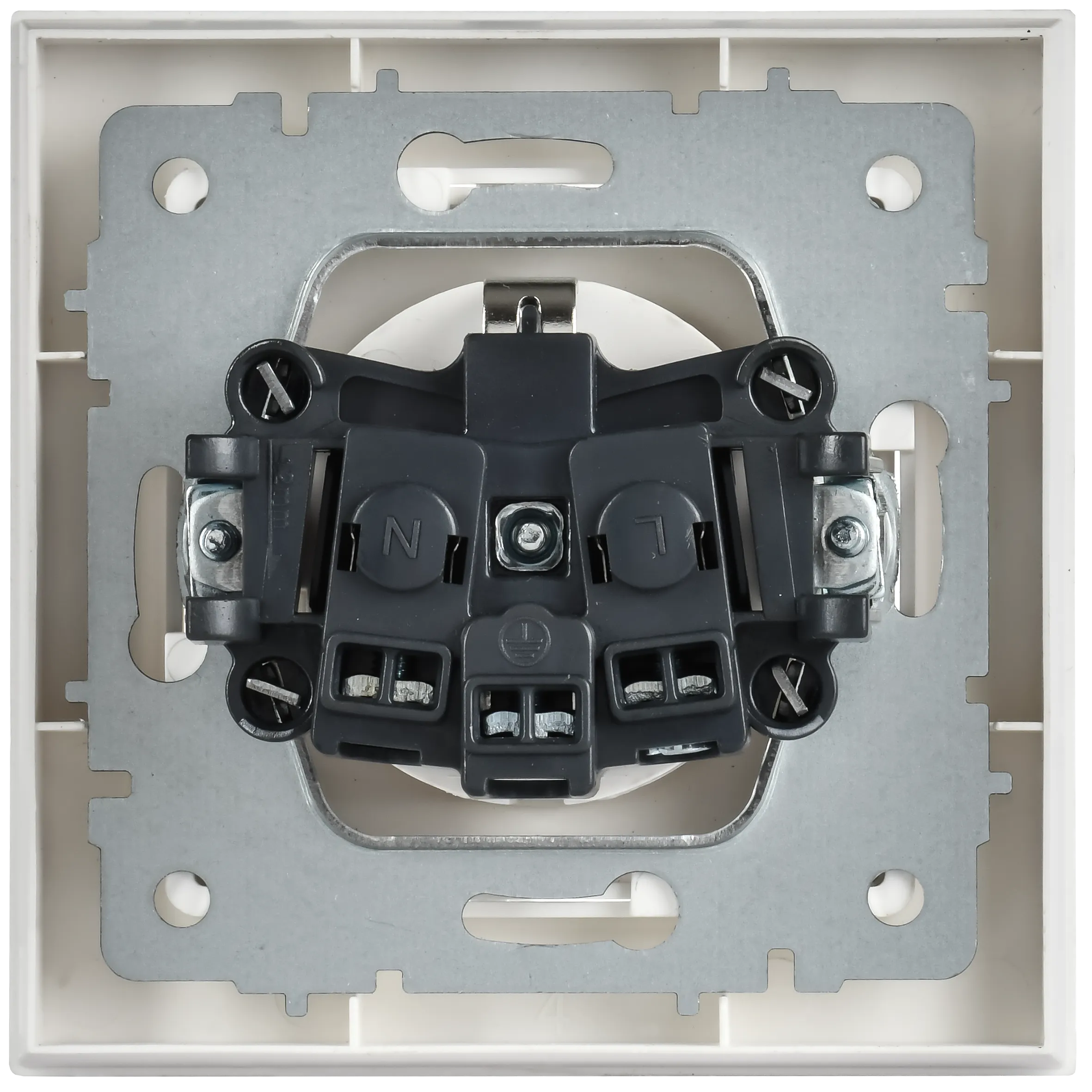 BRITE Розетка 1-местная с заземлением с защитными шторками 16А в сборе РСР14-1-0-БрАБ арктический белый IEK - Фото 4