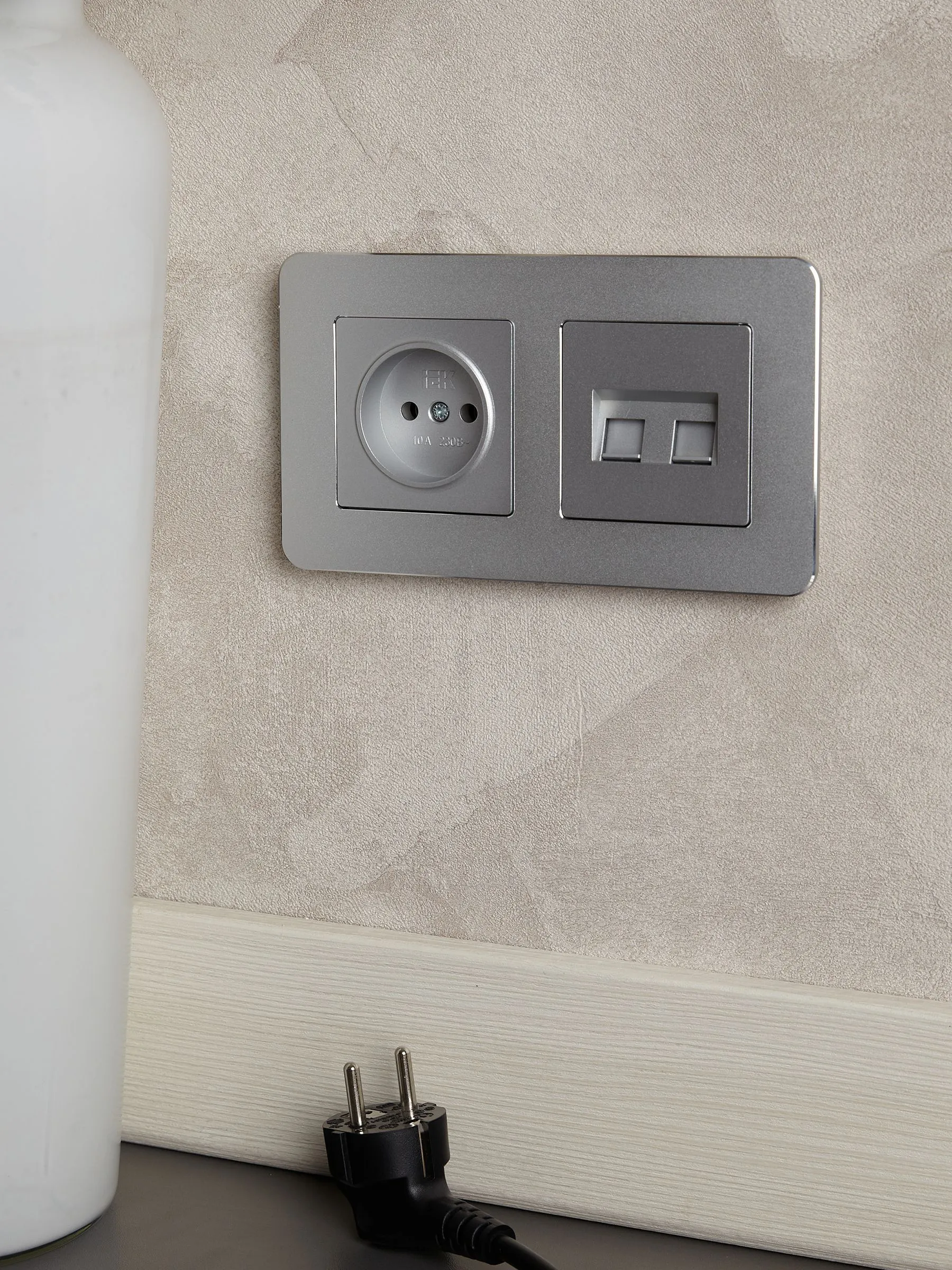 BRITE Розетка 1-местная без заземления без защитных шторок 10А РС10-1-0-БрА алюминий IEK - Фото 5