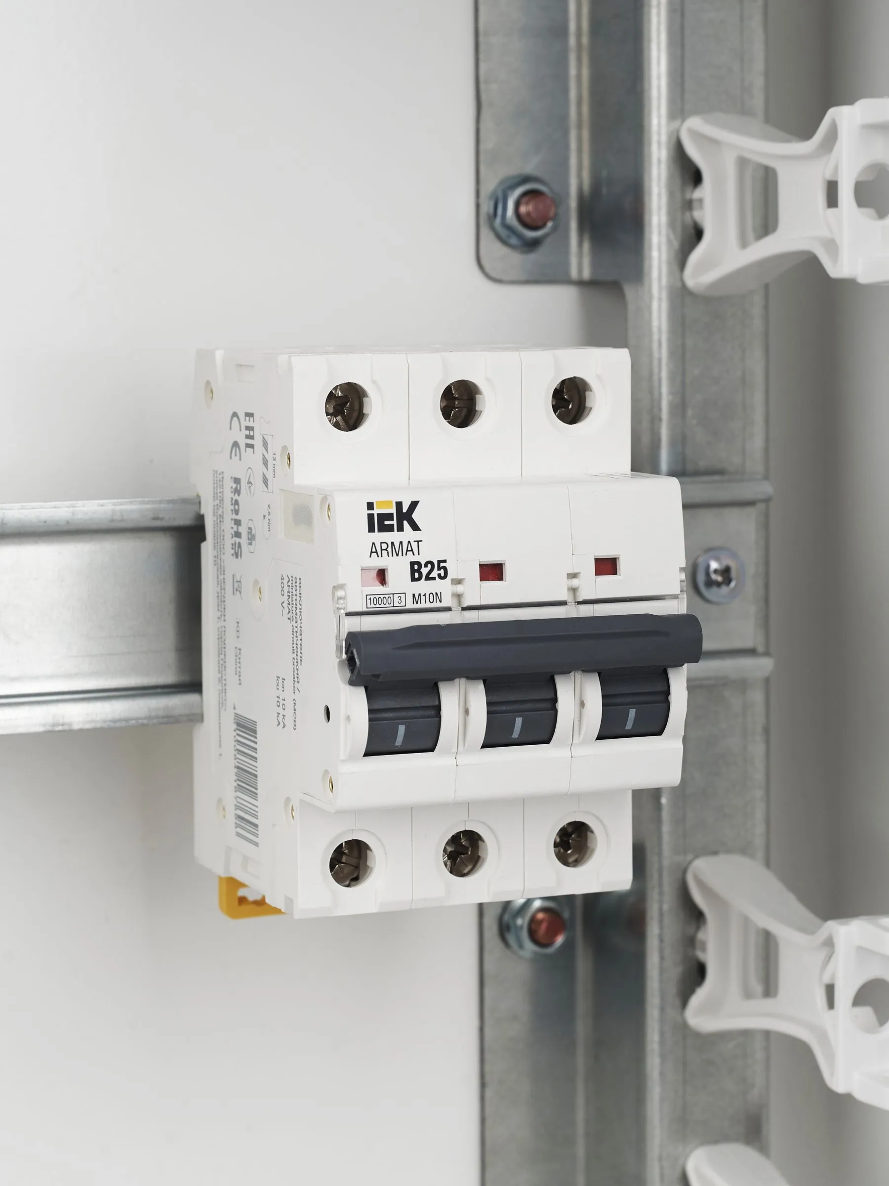 ARMAT Автоматический выключатель M10N 3P B 25А IEK - Фото 2