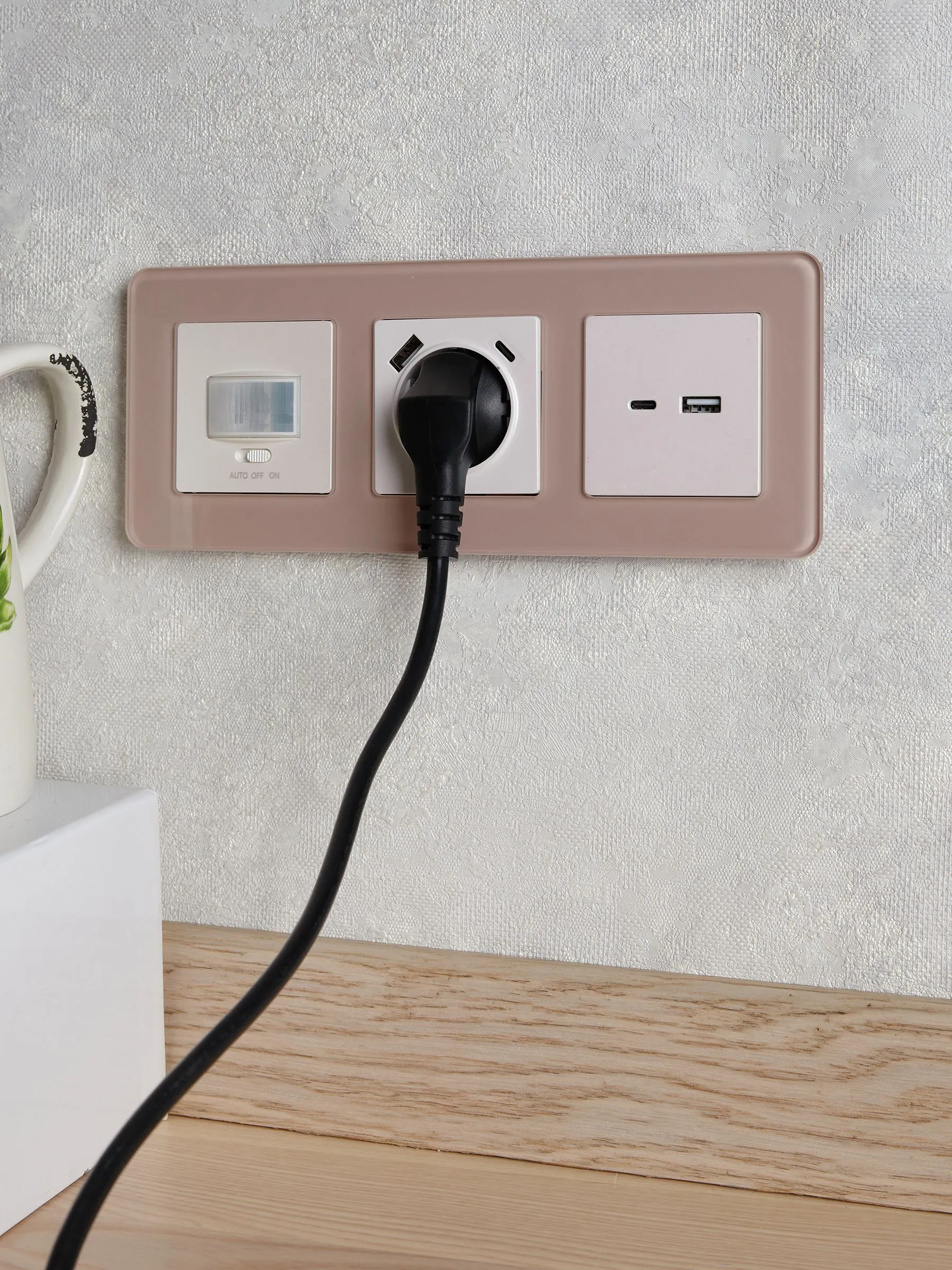 BRITE Рамка 3-местная РУ-3-2-Бр стекло дымчатый RE IEK - Фото 4