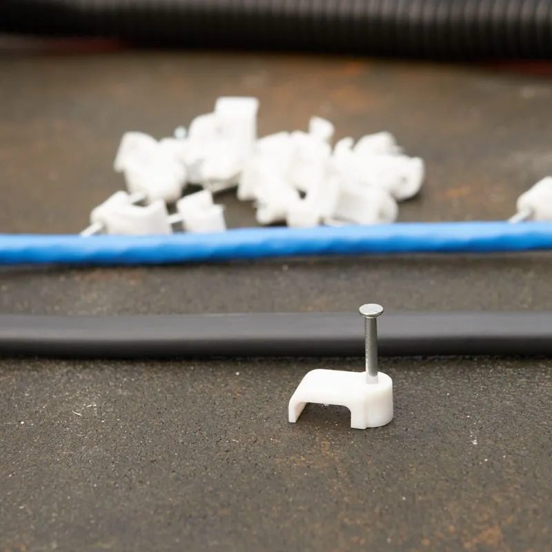 Крепеж кабеля плоский 10х3 мм, белый (20 шт/уп) REXANT - Фото 2