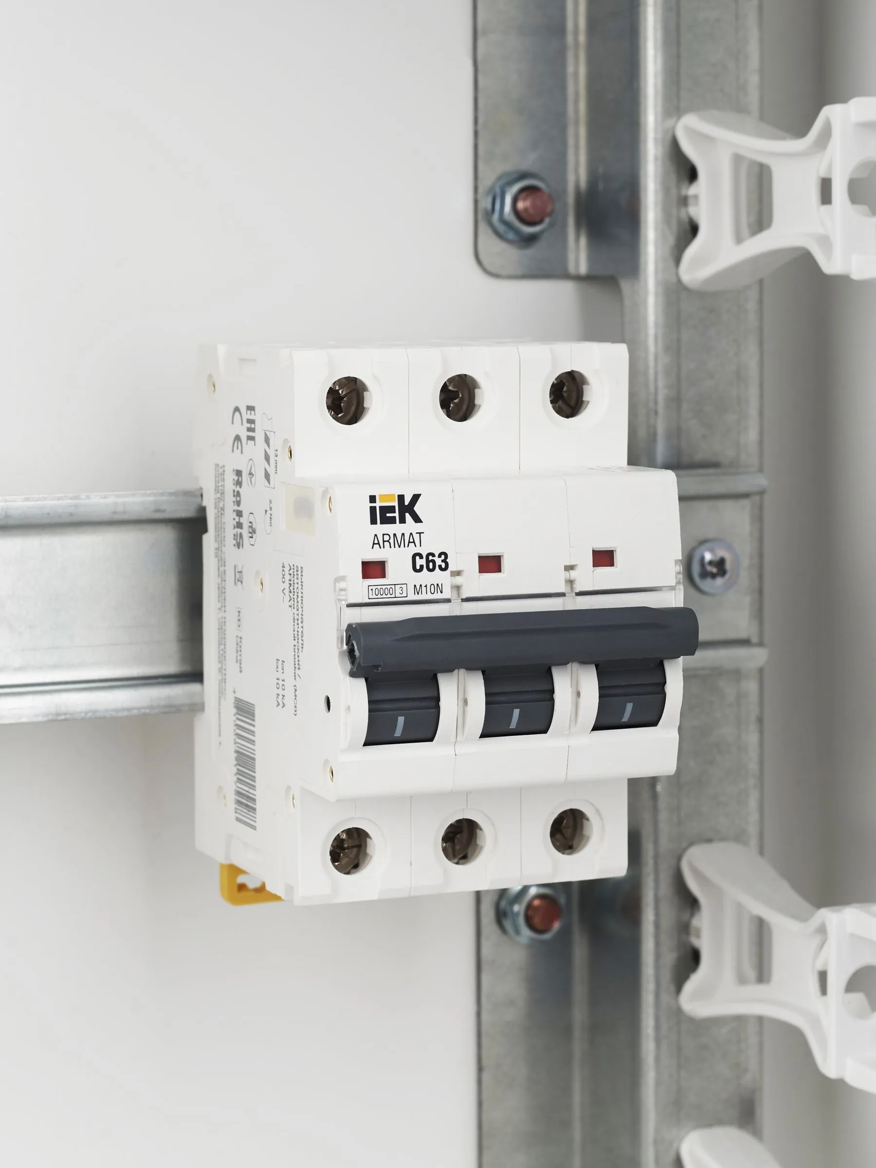 ARMAT Автоматический выключатель M10N 3P C 63А IEK - Фото 8