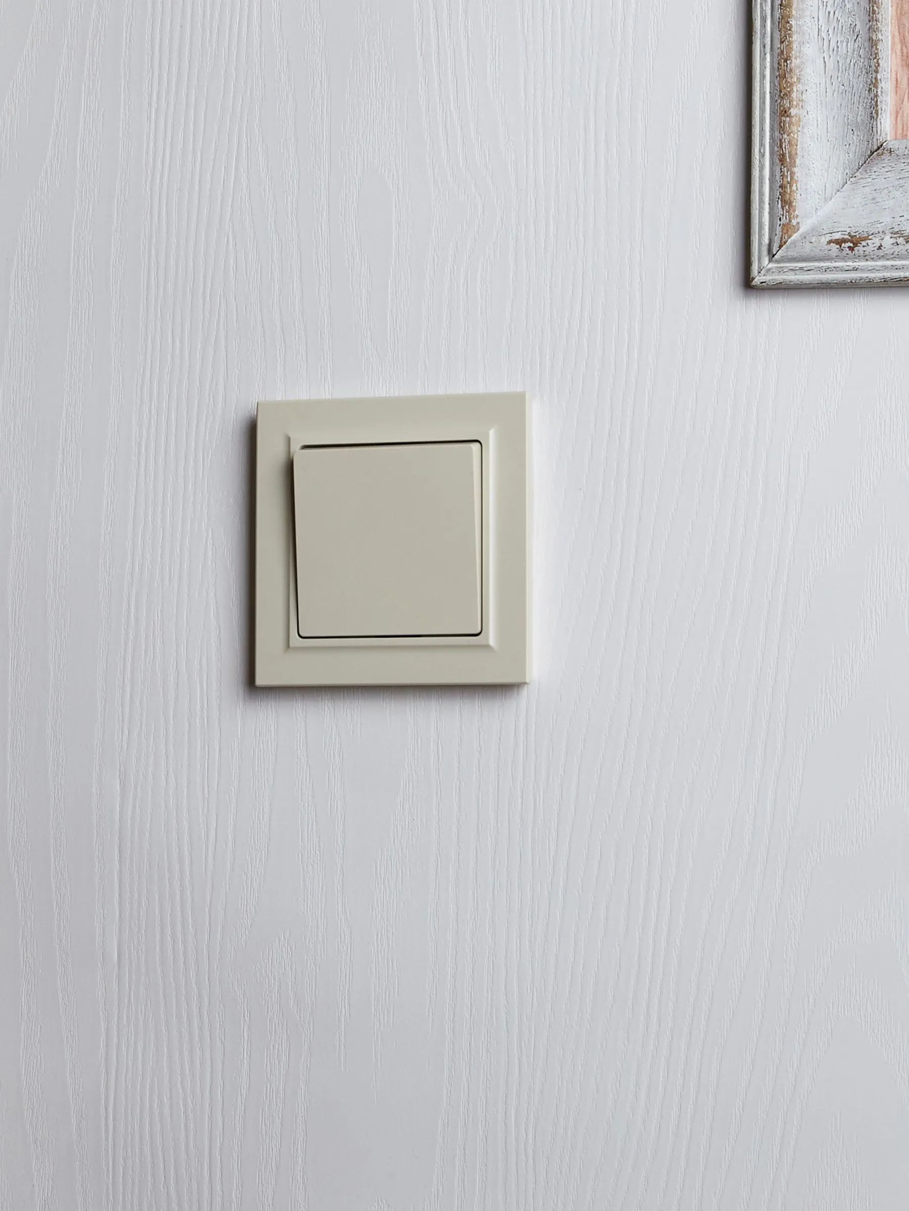 BRITE Выключатель 1-клавишный проходной 10А ВС10-1-6-БрКр бежевый IEK - Фото 6