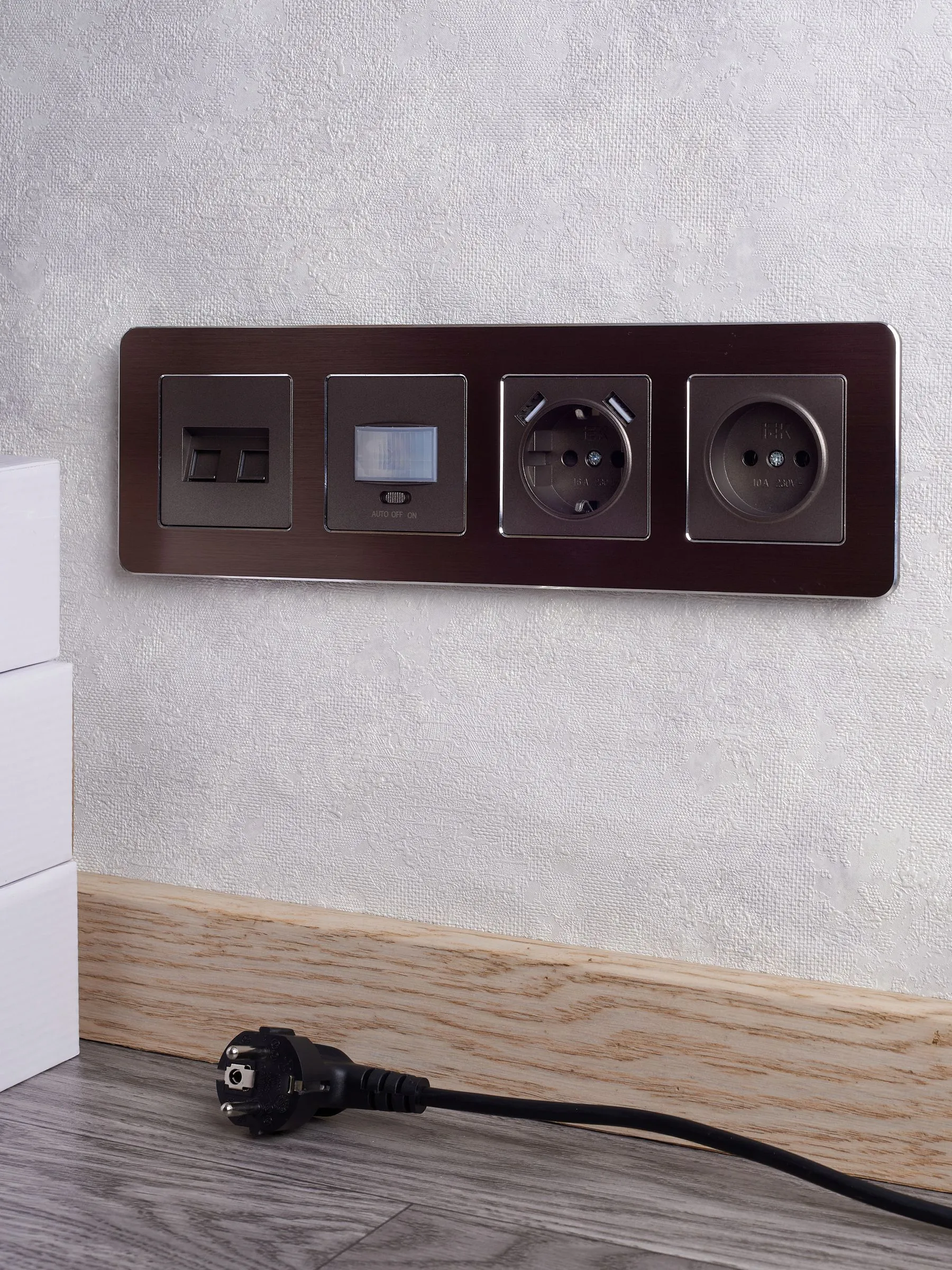 BRITE Рамка 4-местная РУ-4-1-Бр металл коричневый RE AL IEK - Фото 6