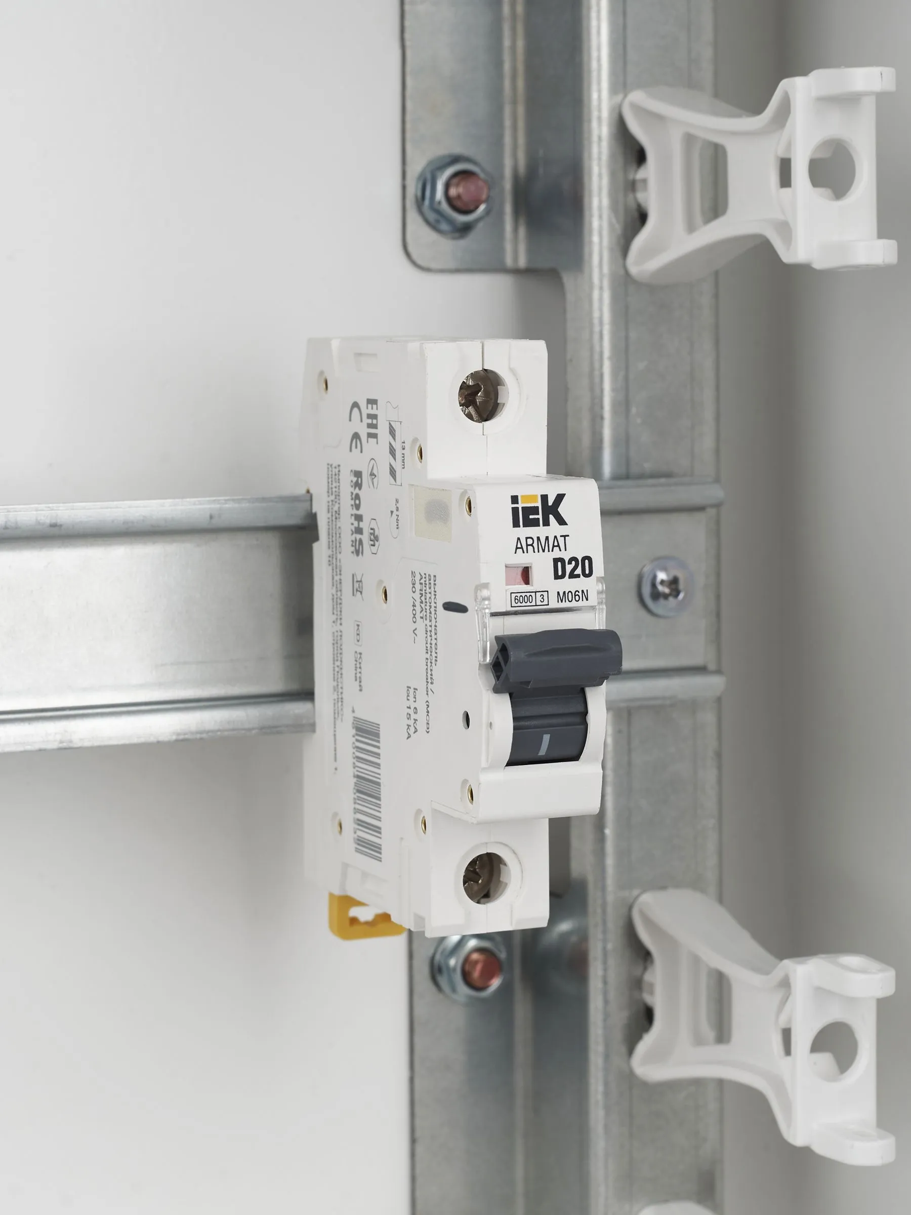 ARMAT Автоматический выключатель M06N 1P D 20А IEK - Фото 9