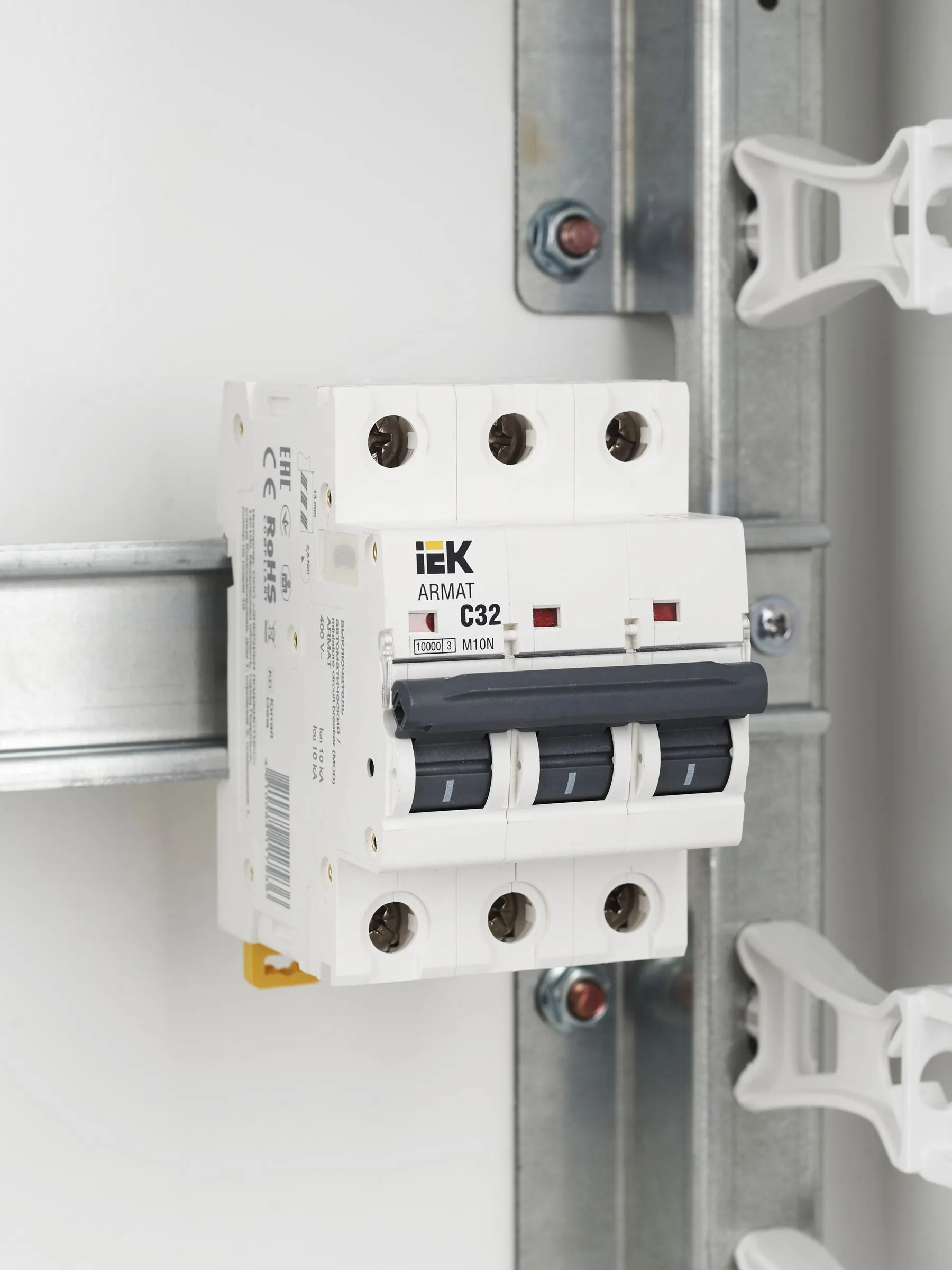 ARMAT Автоматический выключатель M10N 3P C 32А IEK - Фото 6