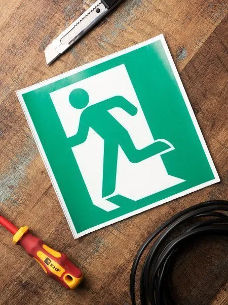 Знак наклейка E01-01 "Выход здесь" (левосторонний) (200х200) EKF - Фото 5