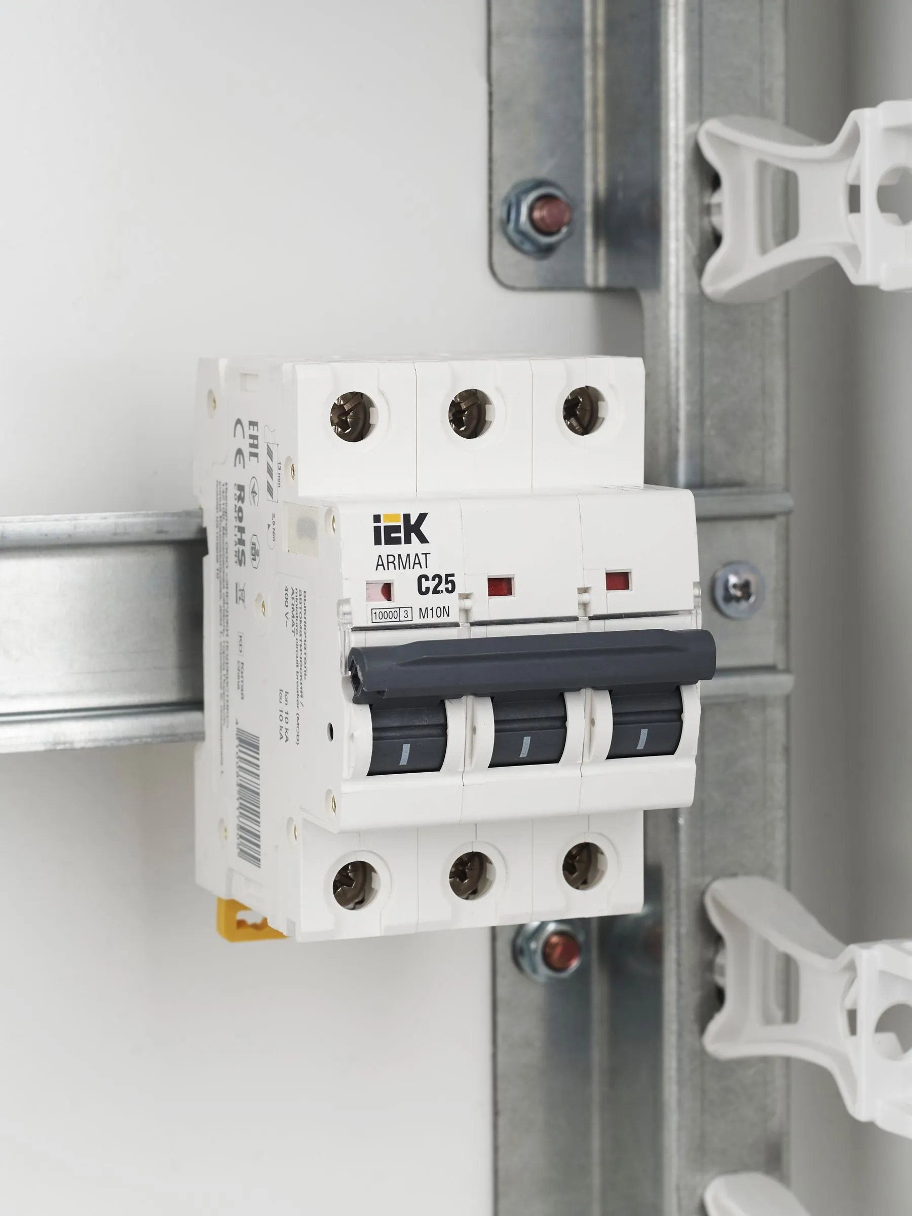 ARMAT Автоматический выключатель M10N 3P C 25А IEK - Фото 5