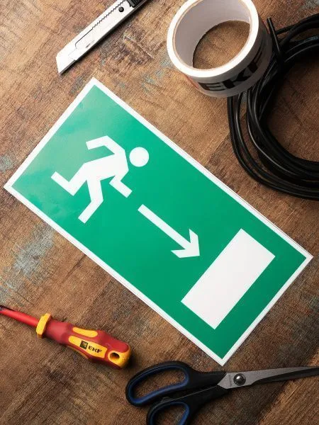 Знак наклейка E03 "Направление к эвакуационному выходу направо" (150х300) EKF - Фото 5