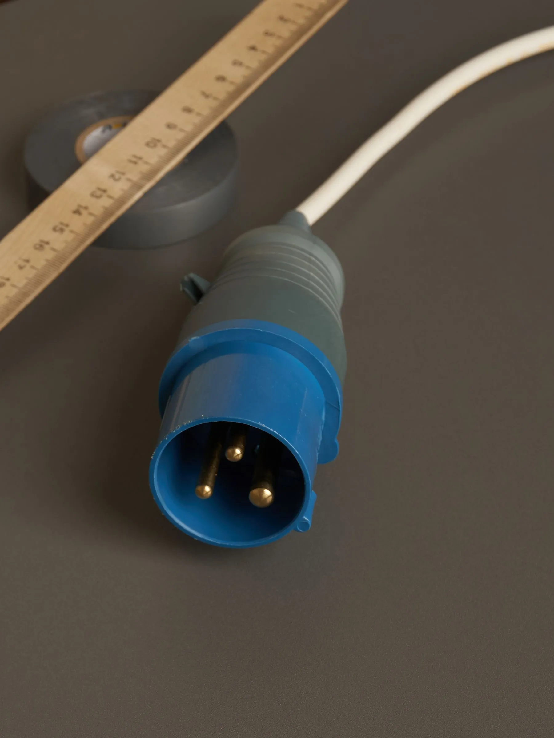 Вилка переносная ССИ-013 2P+PE 16А 200-250В IP44 IEK - Фото 5