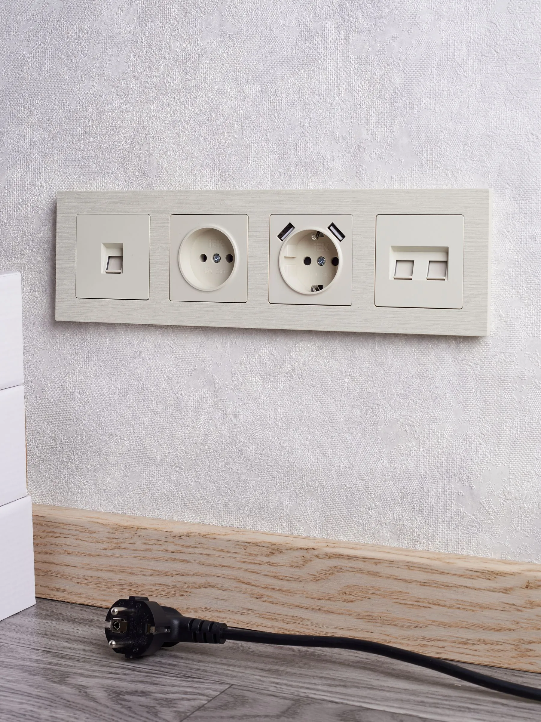 BRITE Рамка 4-местная РУ-4-Бр бежевый рифленый IEK - Фото 5