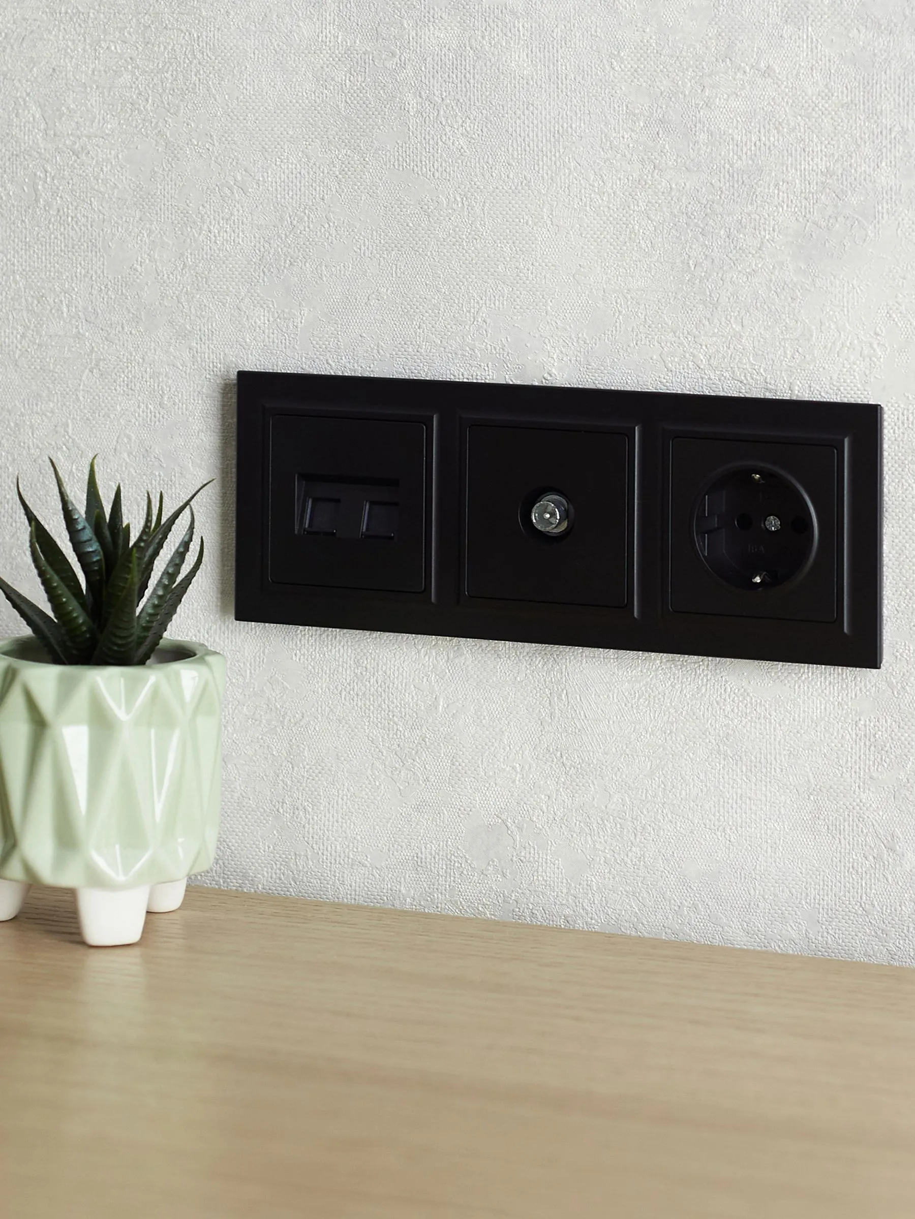 BRITE Рамка 3-местная РУ-3-БрЧ черный IEK - Фото 3