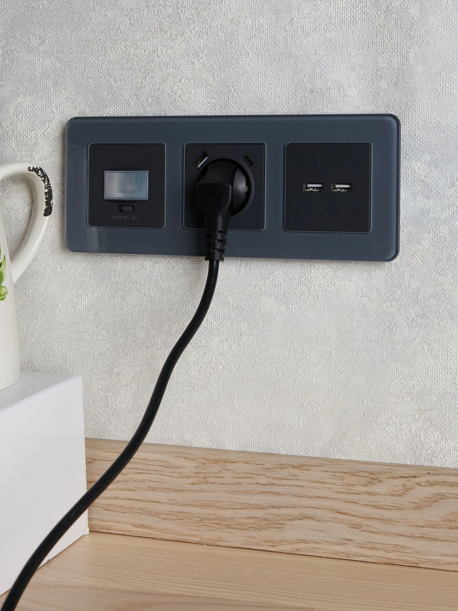 BRITE Розетка USB A+A 5В 3,1А РЮ10-1-БрГ графит IEK - Фото 6