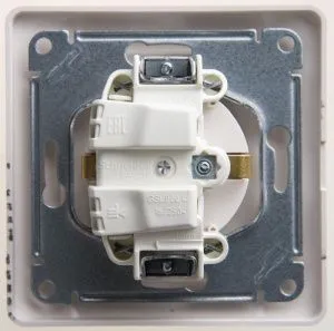 Розетка 1-м СП Glossa 16А IP20 с заземл. защ. шторки с крышкой в сборе перламутр. SE GSL000646 1180343