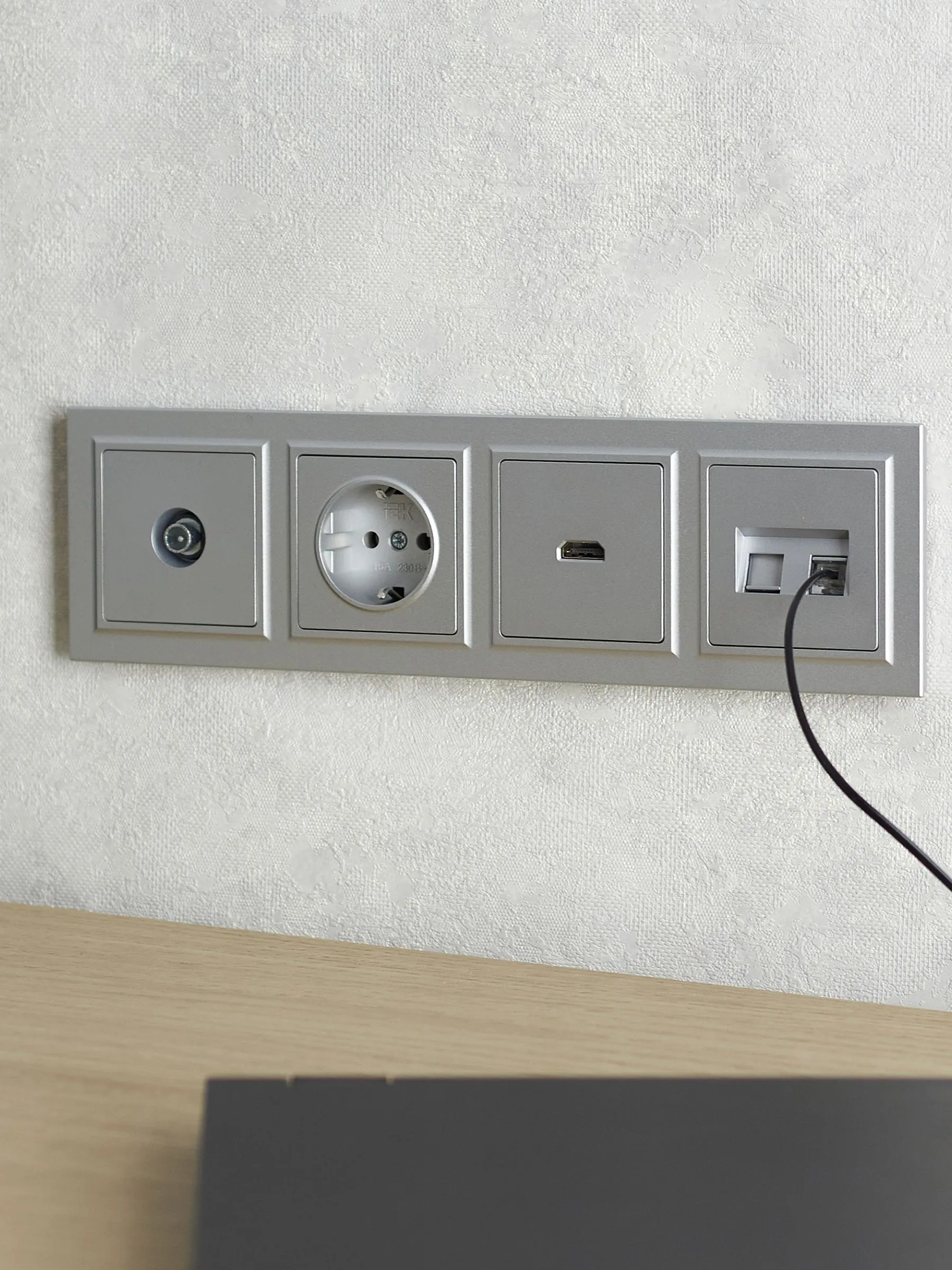 BRITE Рамка 4-местная РУ-4-БрА алюминий IEK - Фото 6