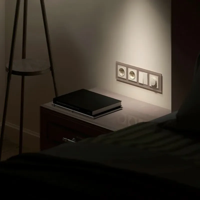 Рамка на 4 поста Favorit (латте, стекло) Werkel - Фото 3