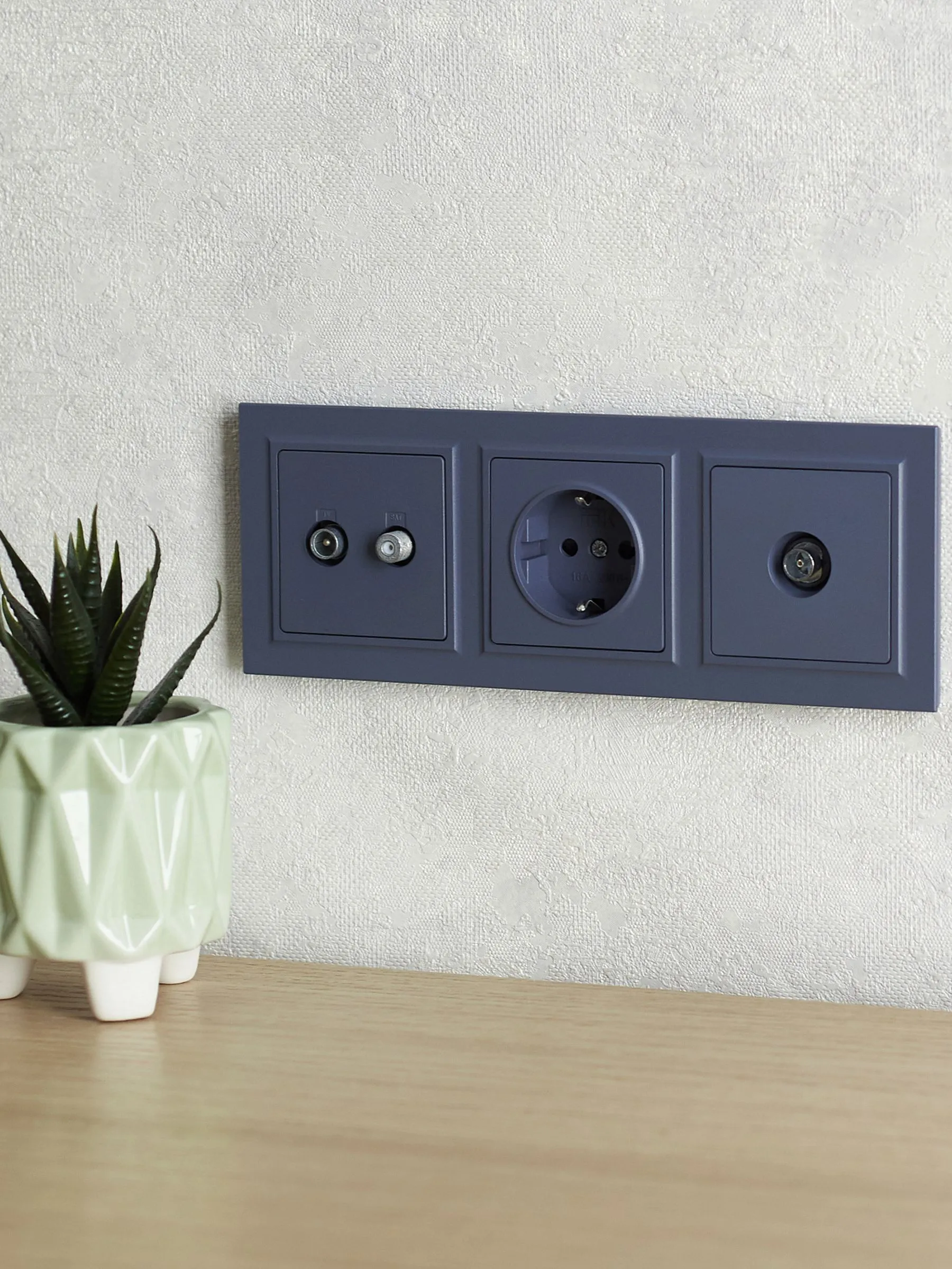 BRITE Рамка 3-местная РУ-3-БрМ маренго IEK - Фото 4