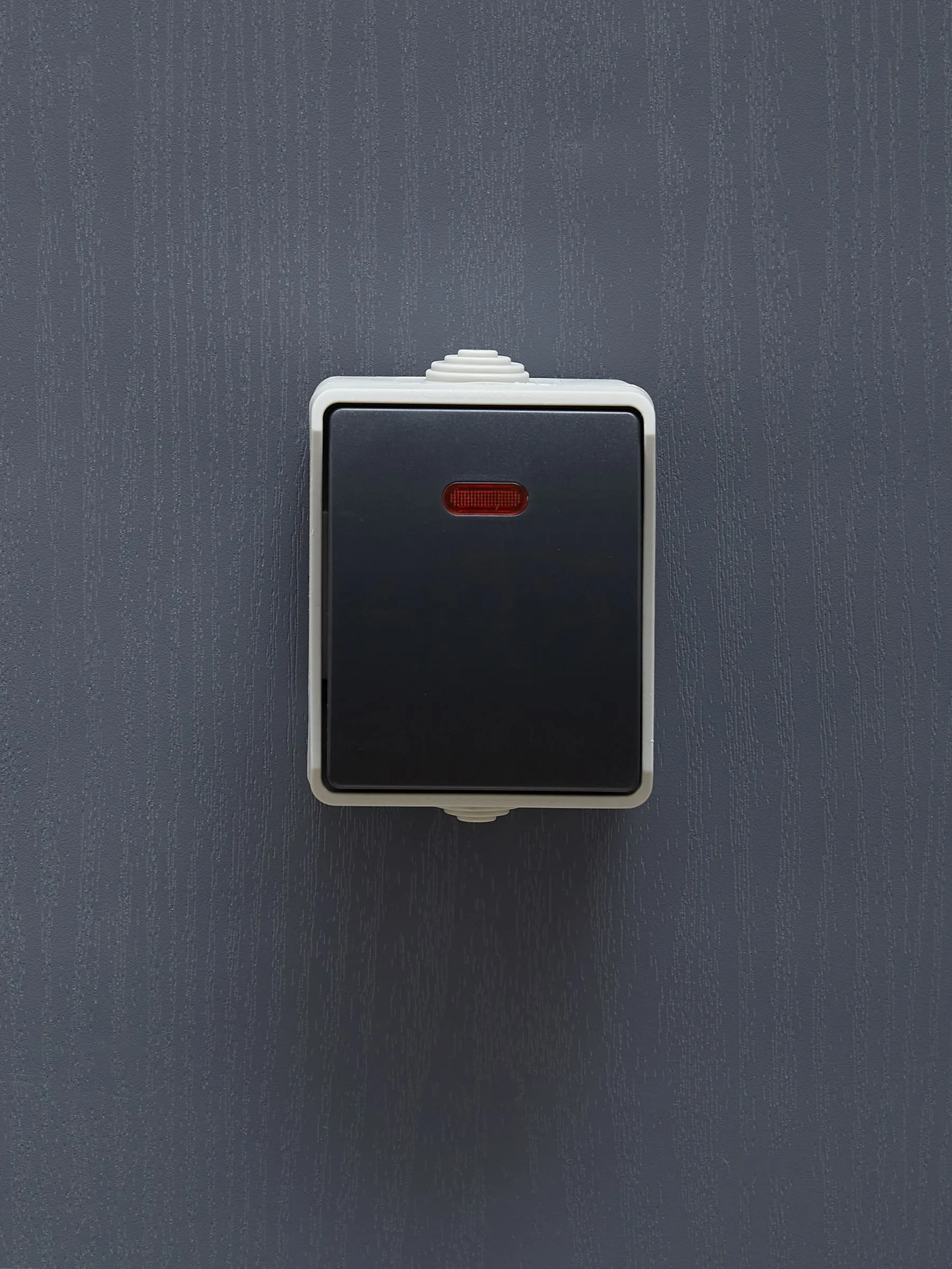 FORS Выключатель 1-клавишный проходной с индикацией для открытой установки 10А IP54 ВС20-1-1-ФСр серый IEK - Фото 8