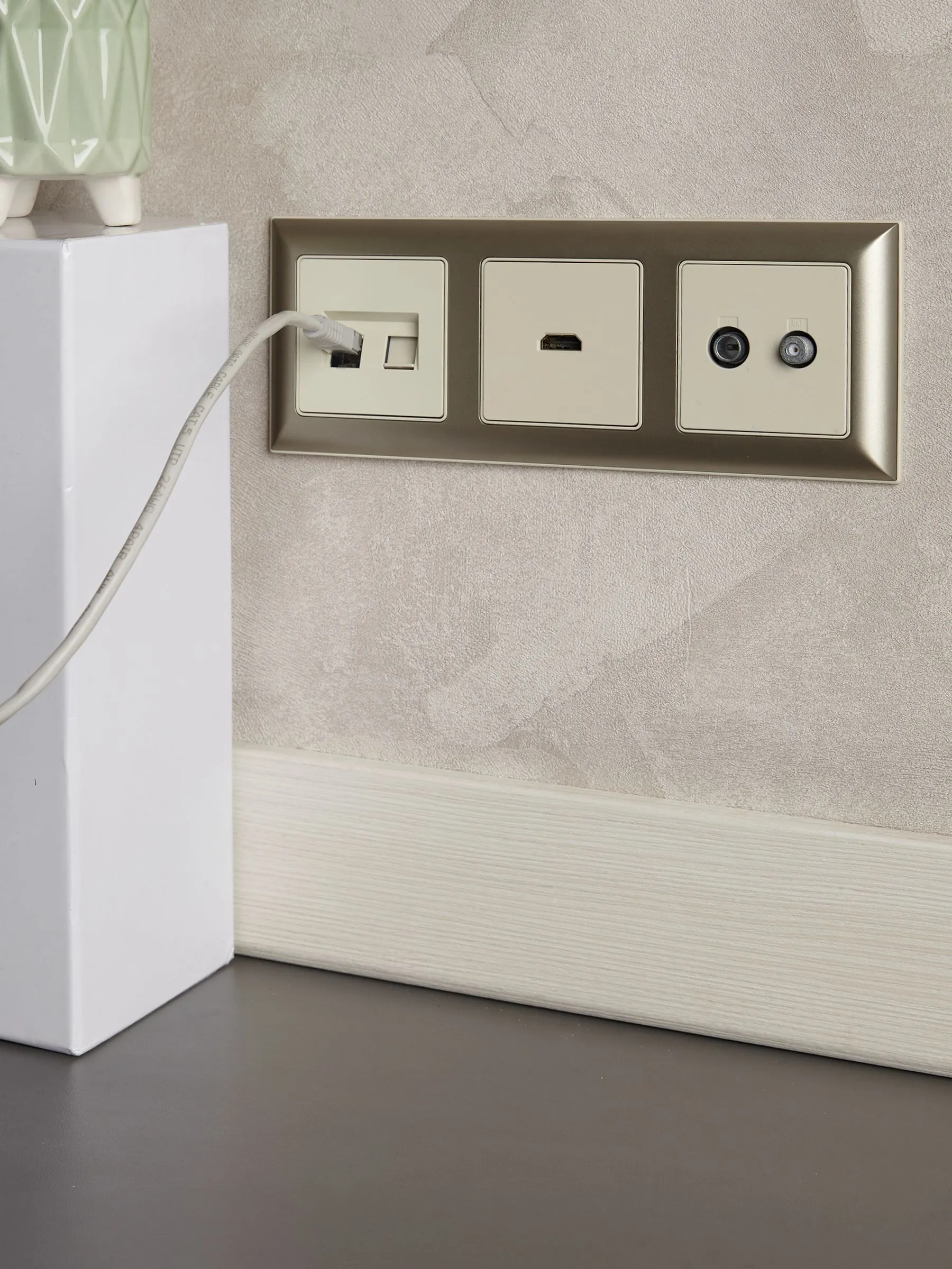 BRITE Рамка 3-местная РУ-3-Бр бежевый/шампань IEK - Фото 5