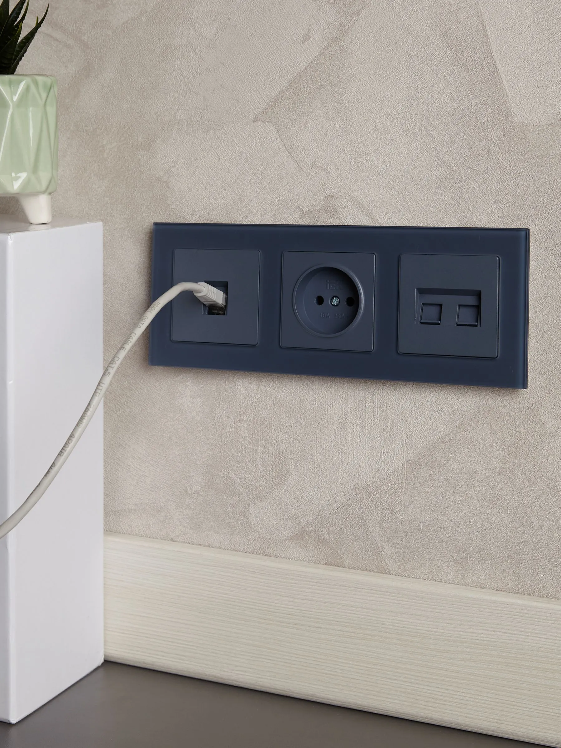 BRITE Розетка 1-местная без заземления без защитных шторок 10А РС10-1-0-БрМ маренго IEK - Фото 6