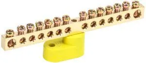 Шина PE "земля" на одном угловом изоляторе ШНИ-6х9-14-У1-Ж IEK YNN10-69-14C1-K05