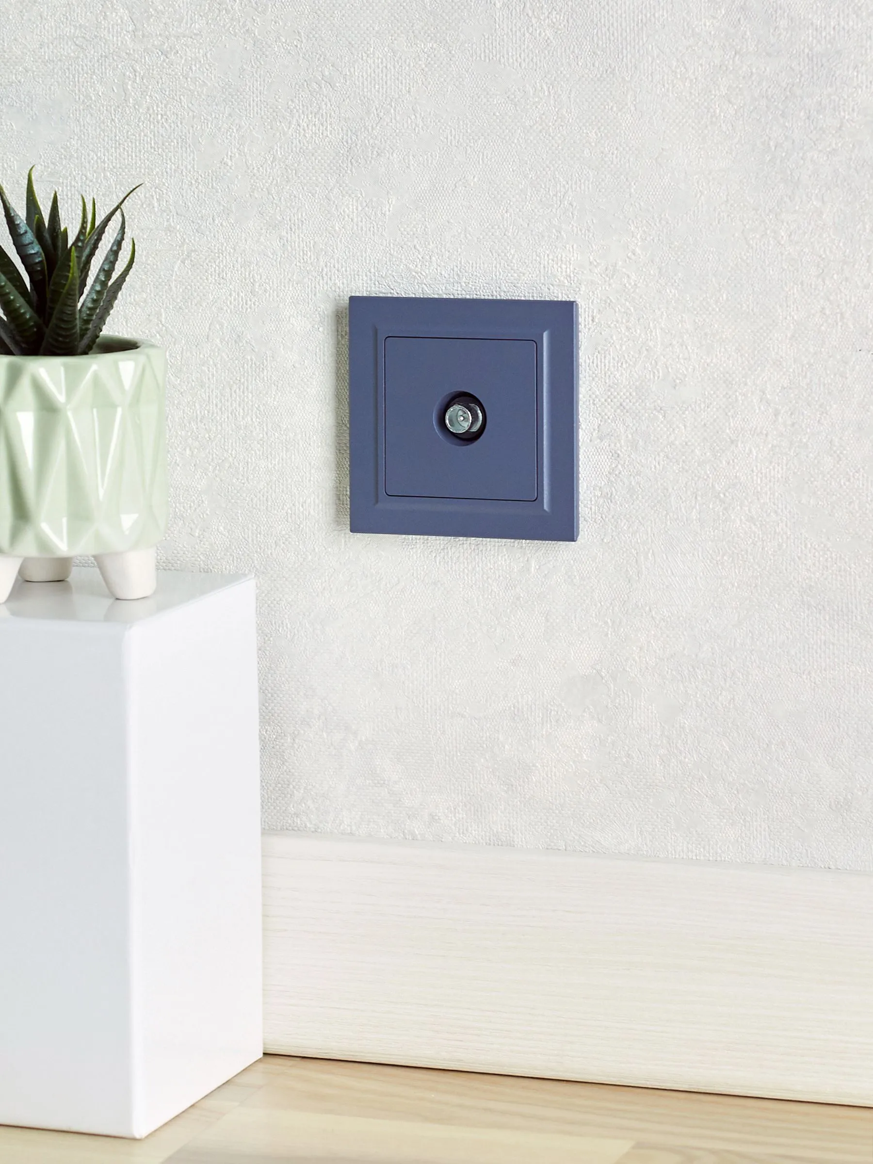 BRITE Розетка TV проходная РТВ10-0-БрМ маренго IEK - Фото 7