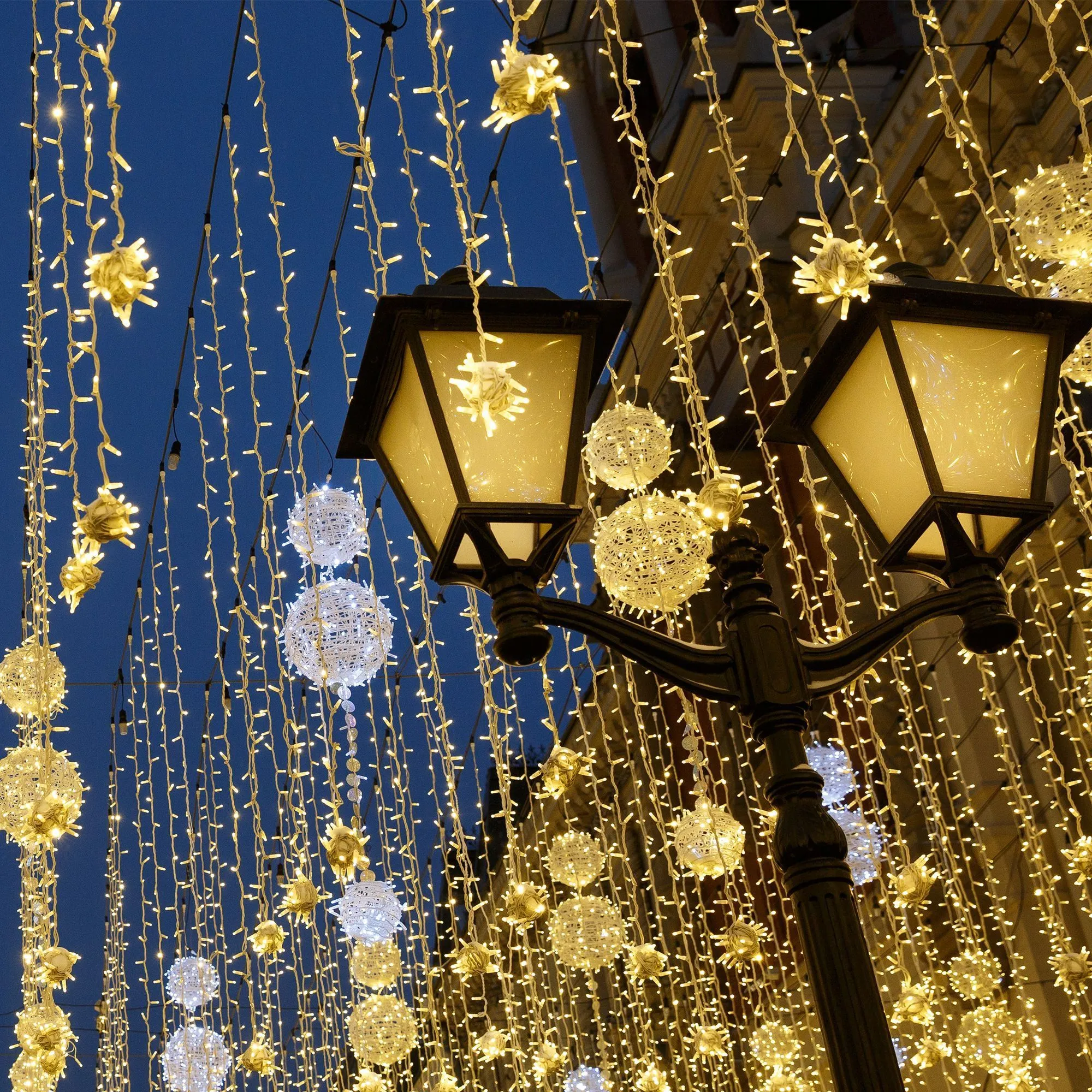 Праздничная гирлянда нить теплый белый с эффектом мерцания 10м IP65 400-101 Elektrostandard Eurosvet a044073