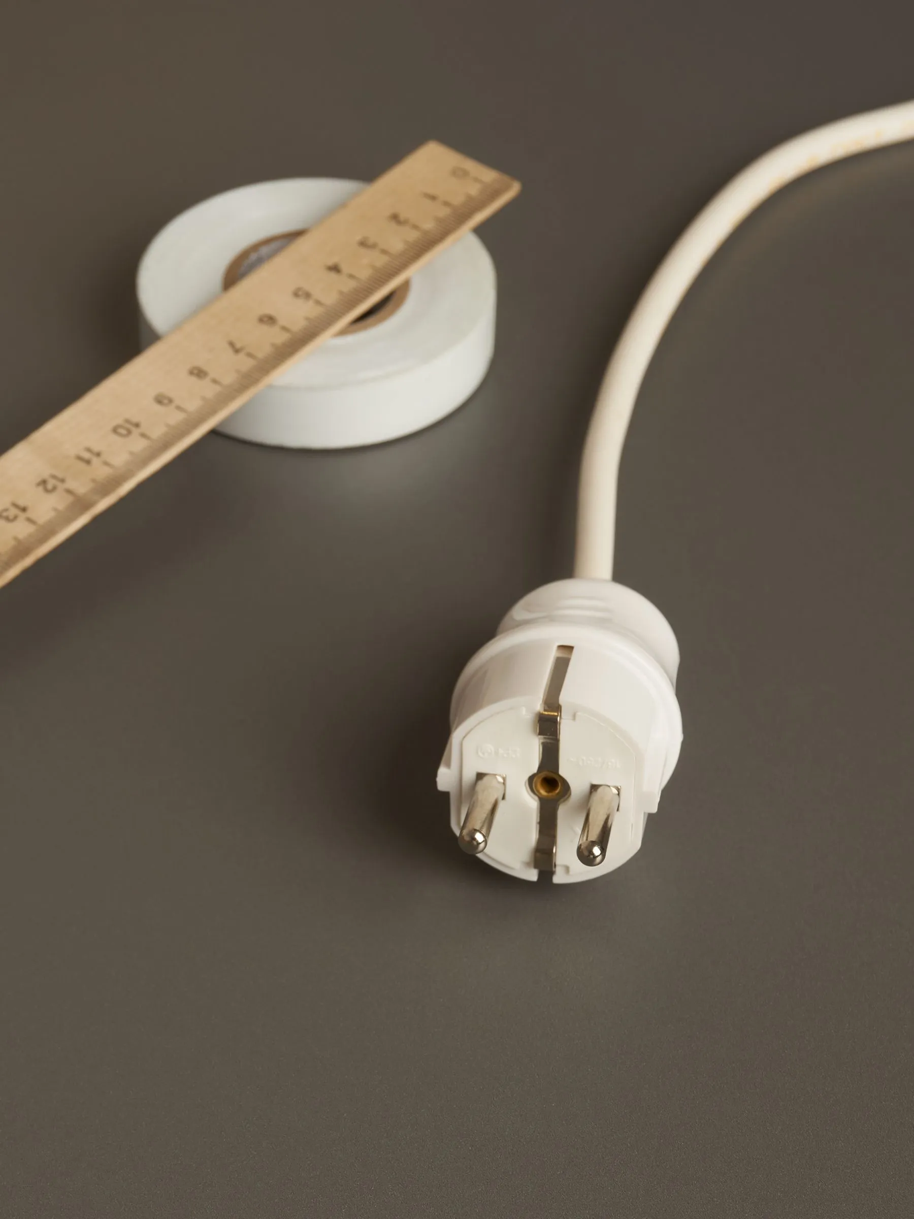 Вилка разборная прямая ВПп10-01-Ст с заземляющим контактом 16А белая IEK - Фото 6