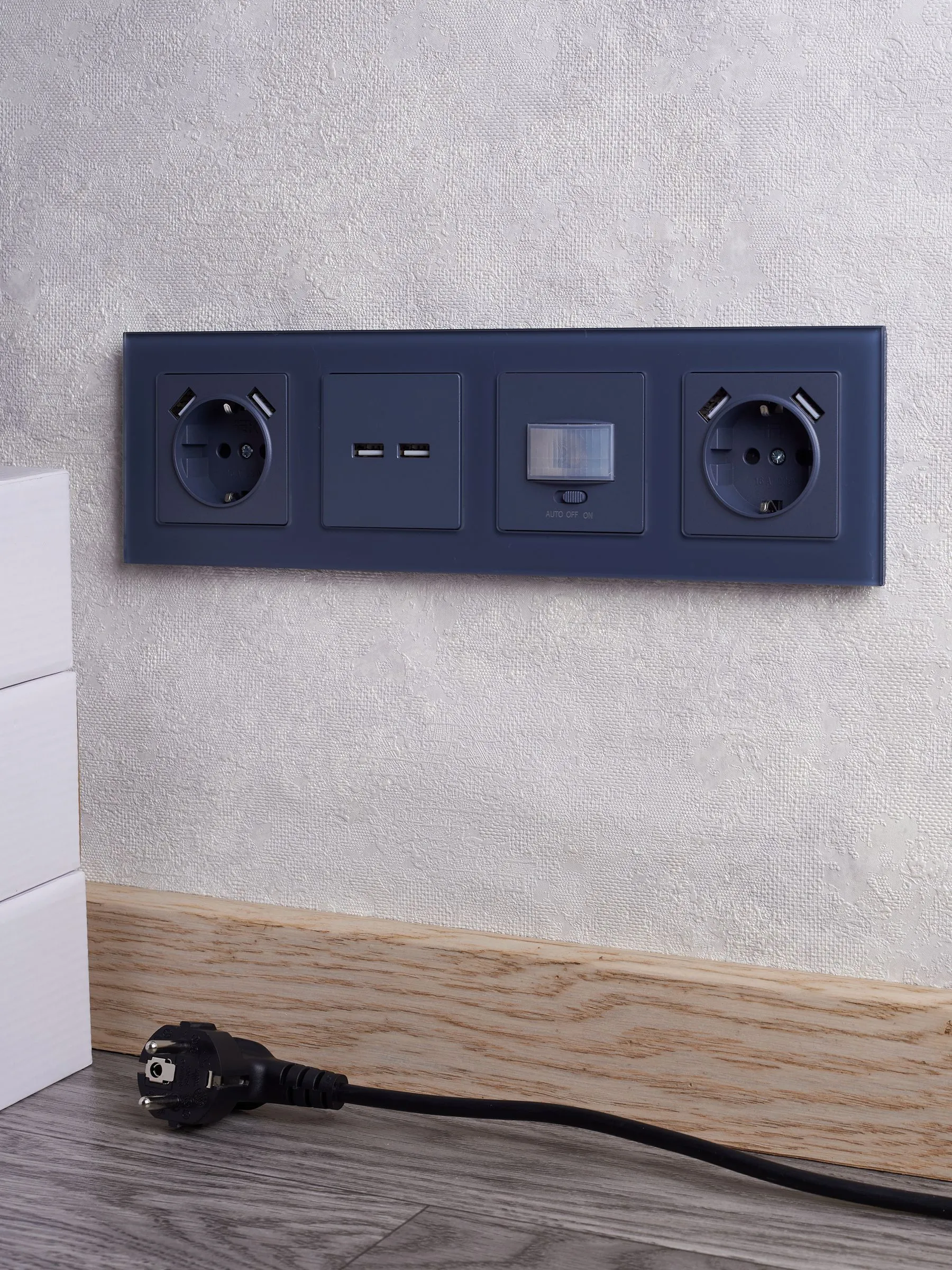 BRITE Розетка 1-местная с заземлением с защитными шторками 16А с USB A+A 5В 2,1А РЮш10-1-БрМ маренго IEK - Фото 3