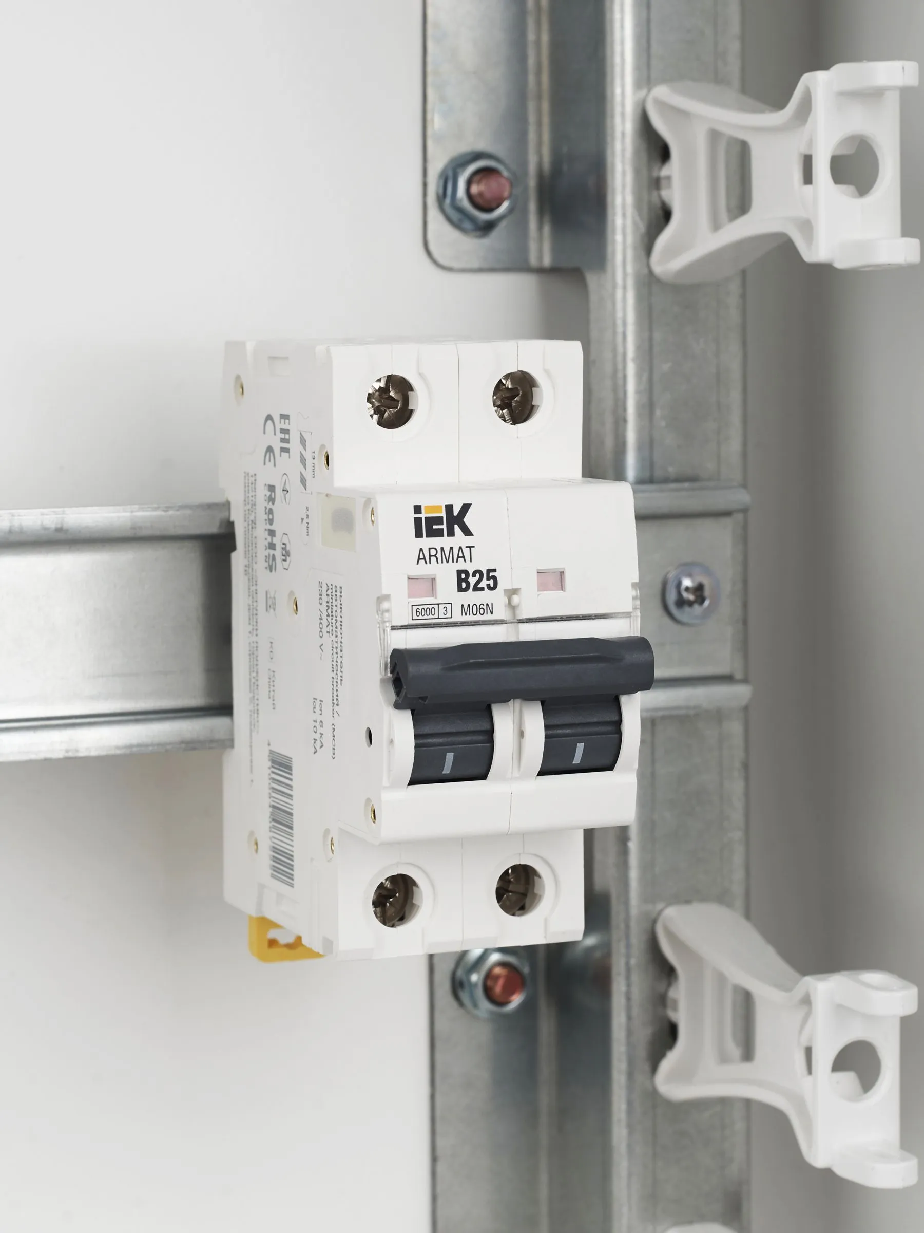 ARMAT Автоматический выключатель M06N 2P B 25А IEK - Фото 4