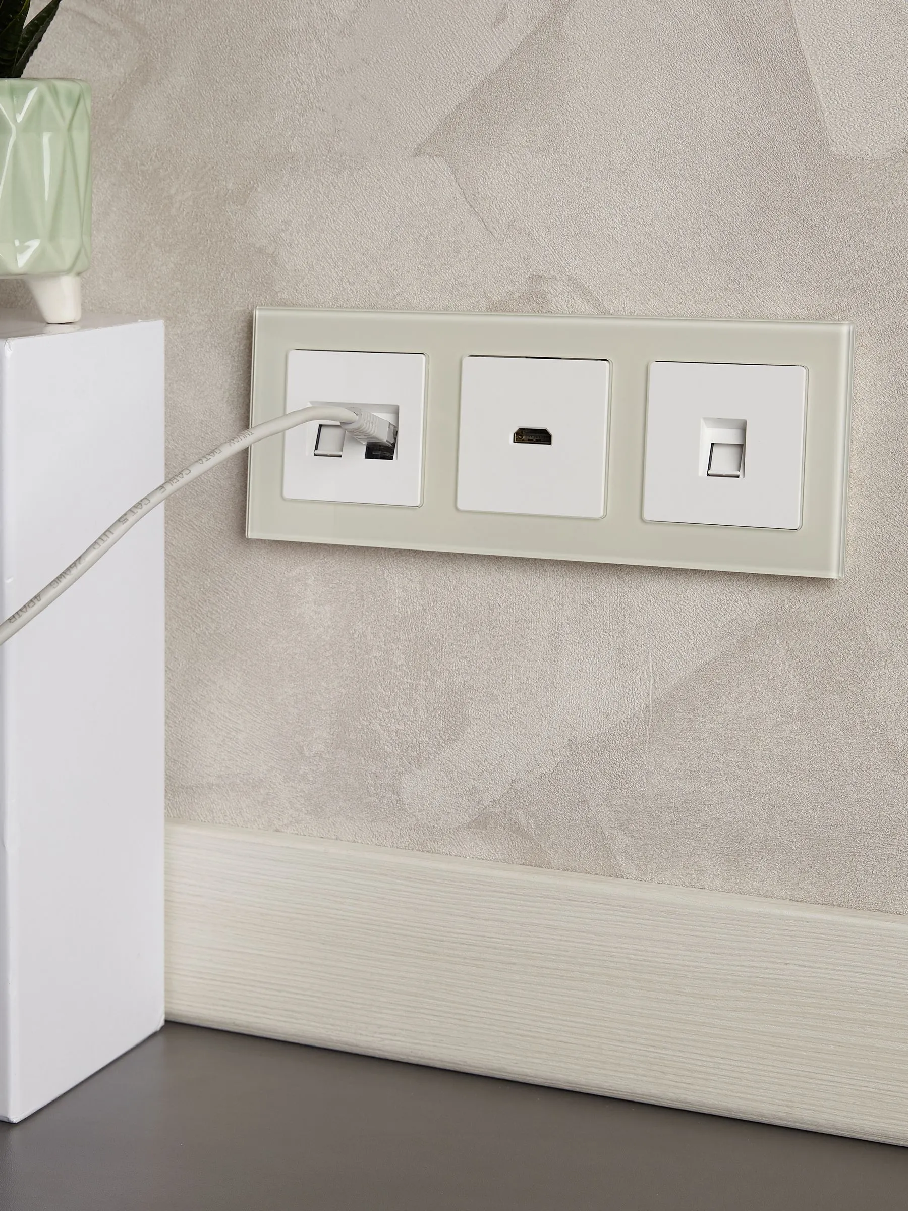 BRITE Розетка телефонная RJ11 РТ10-БрБ белый IEK - Фото 7