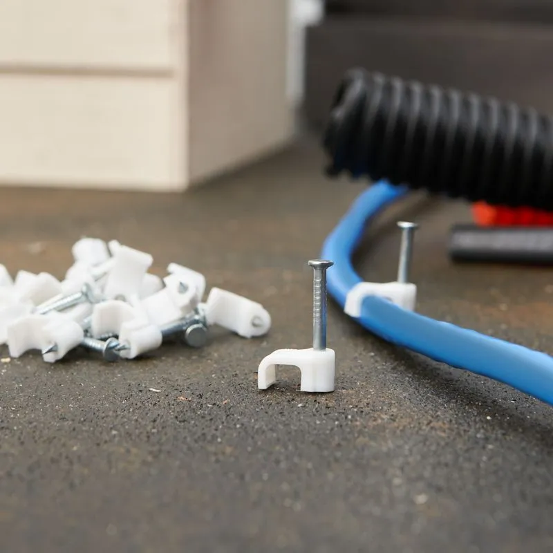 Крепеж кабеля плоский 6х4 мм, белый (20 шт/уп) REXANT - Фото 2