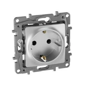 ETIKA Розетка 1-местная с заземлением с защитными шторками 16А алюминий 672422