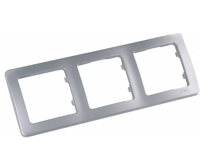 MASTER серебро Рамка 3-местн. Р403-06