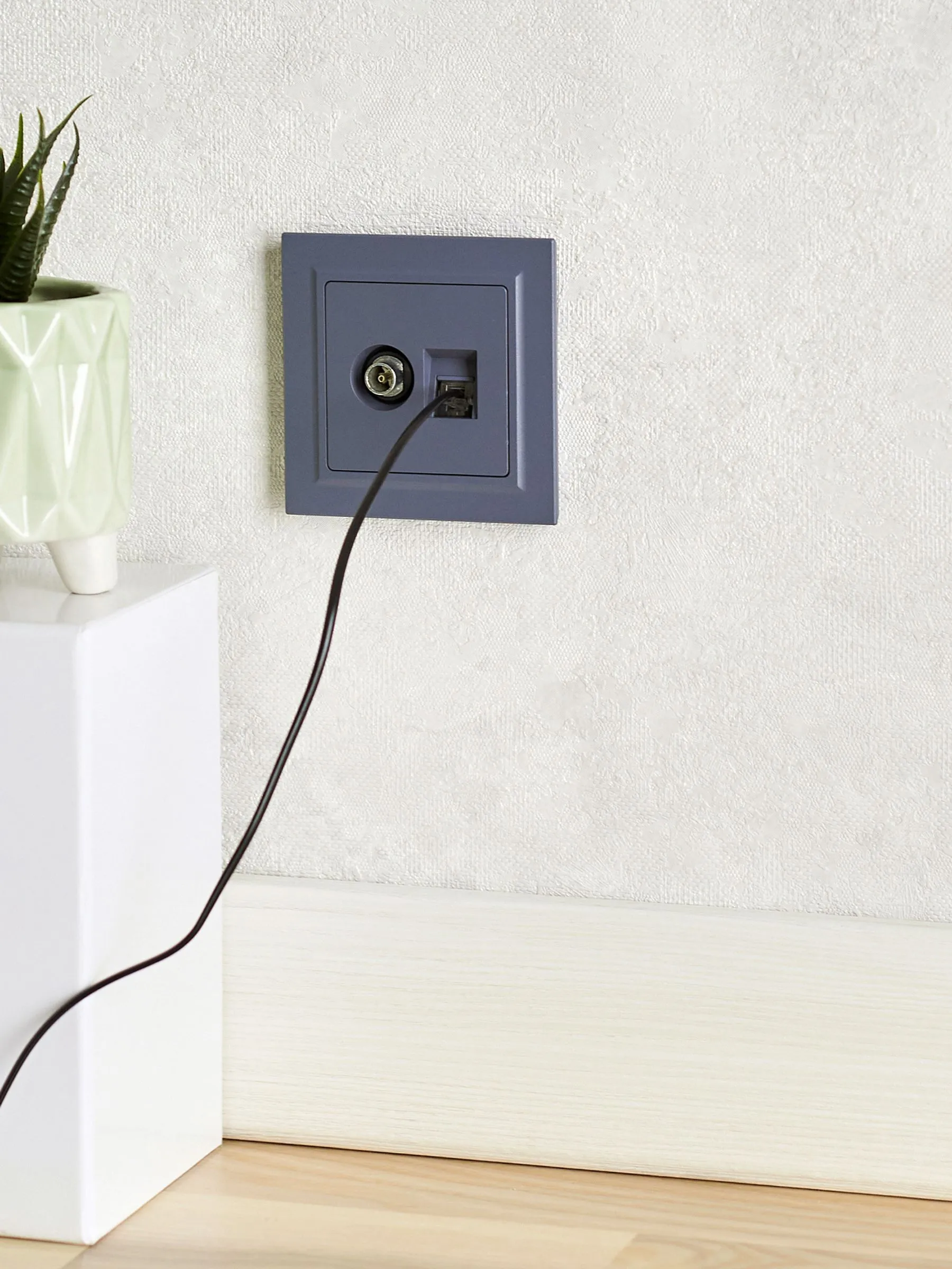 BRITE Розетка двойная TV+RJ45 кат.5E РТВ/РК12-БрМ маренго IEK - Фото 3