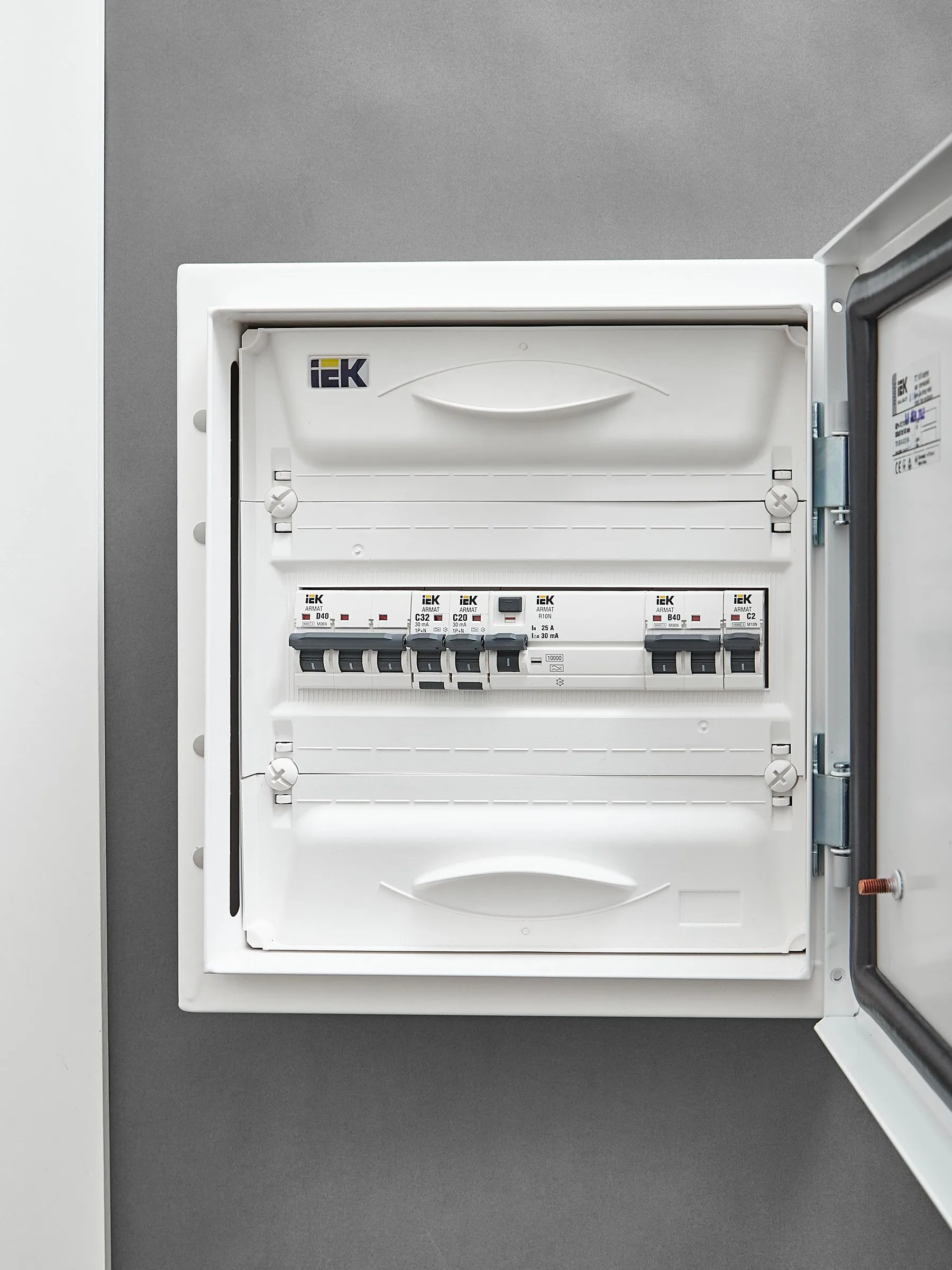 ARMAT Автоматический выключатель дифференциального тока B06S 1P+NP C20 30мА тип A (18мм) IEK - Фото 12