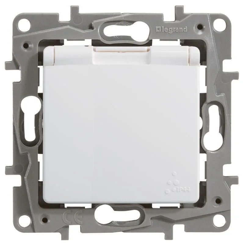 Etika - Розетка 2P+E нем. стд. с крышкой, со шторками IP44 (белый)