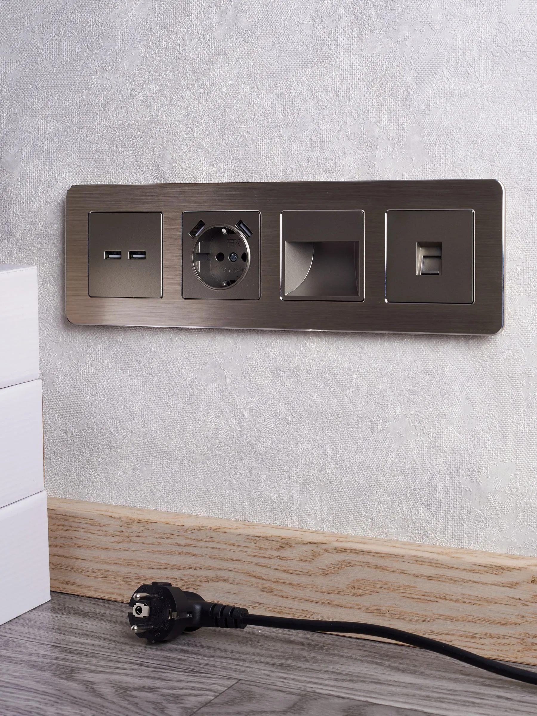 BRITE Розетка USB A+A 5В 3,1А РЮ10-1-БрШ шампань IEK - Фото 5