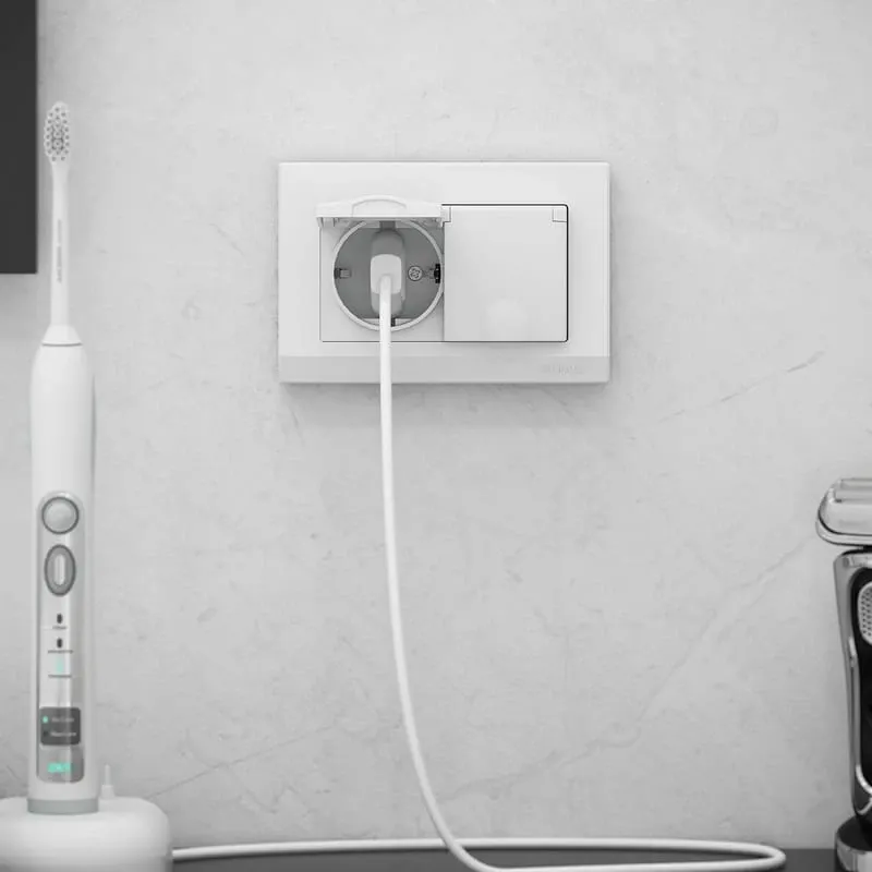 Розетка двойная влагозащ. с зазем. с защит. крышками и шторками (белый) Werkel - Фото 2