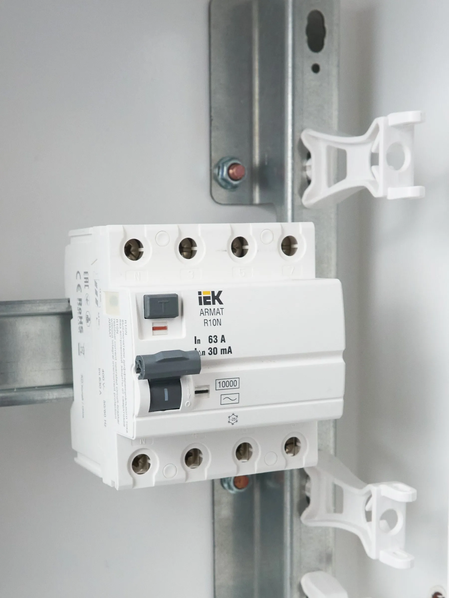 ARMAT Выключатель дифференциального тока R10N 4P 63А 30мА тип AC IEK - Фото 2