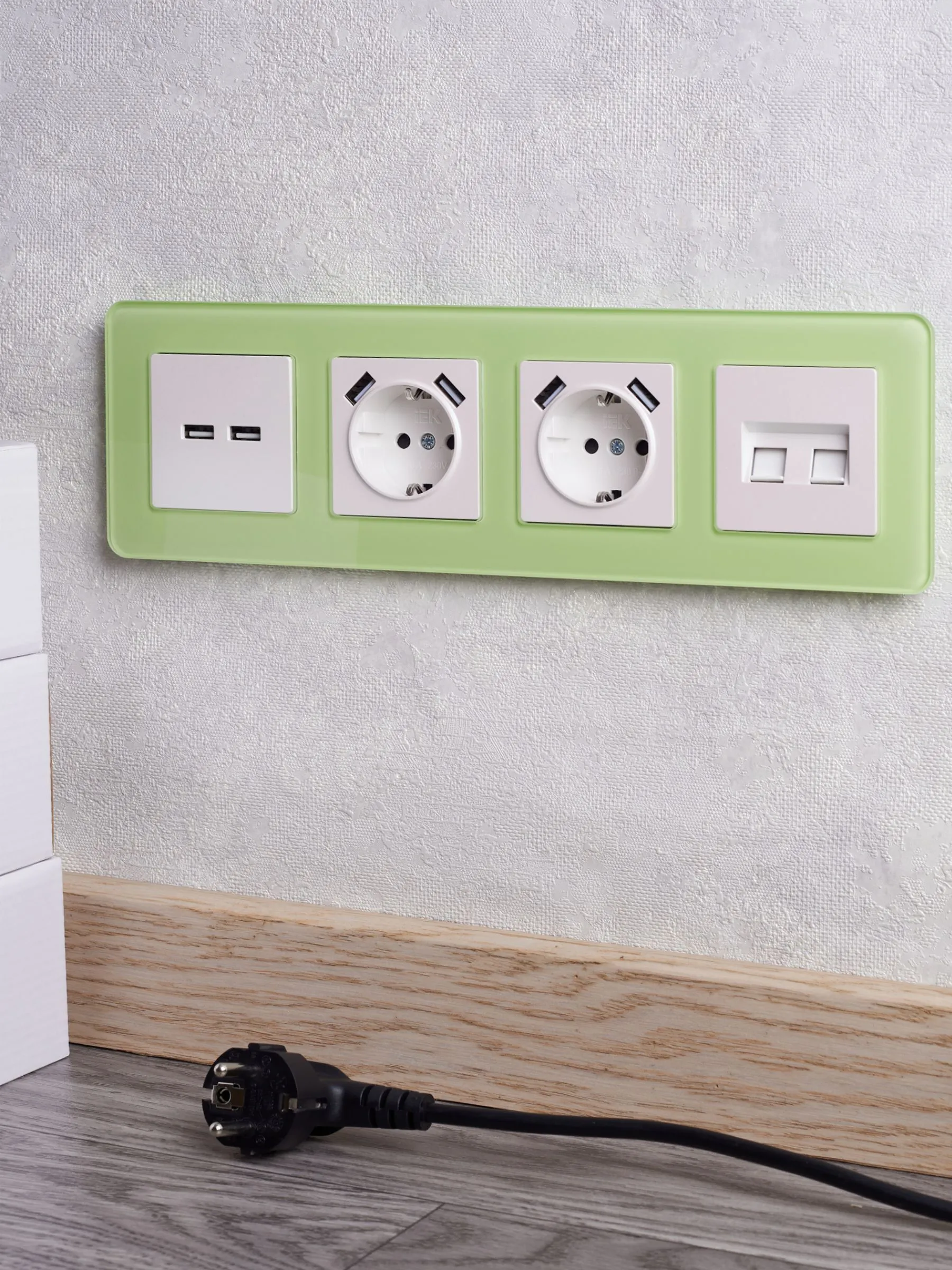 BRITE Розетка USB A+A 5В 3,1А РЮ10-1-БрЖ жемчуг IEK - Фото 3