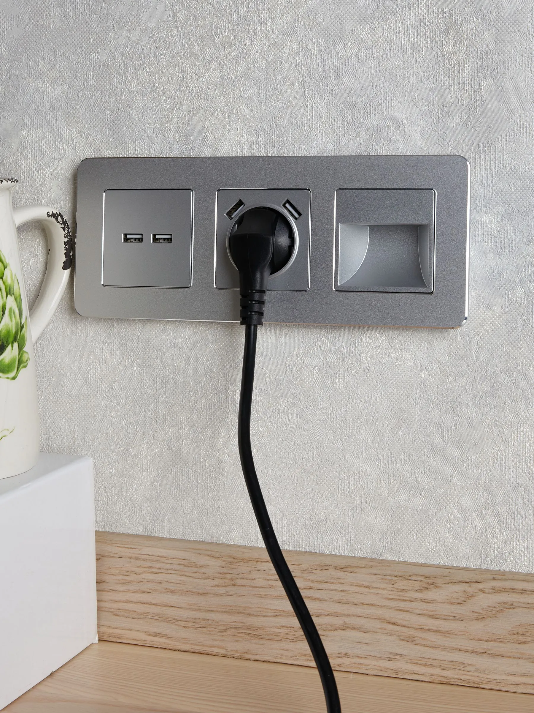 BRITE Розетка USB A+A 5В 3,1А РЮ10-1-БрА алюминий IEK - Фото 3