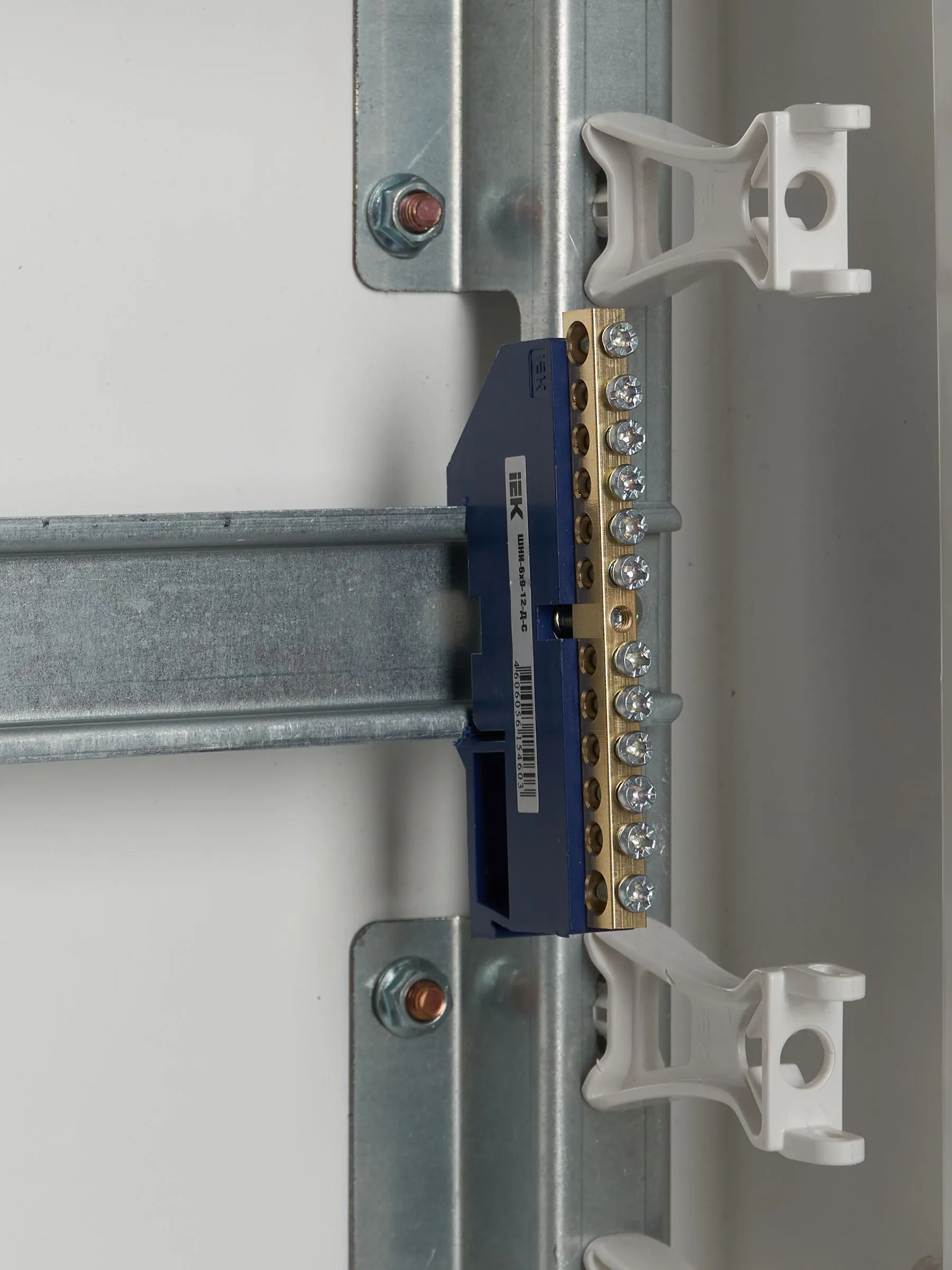 Шина N "ноль" на DIN-изол ШНИ-6х9-12-Д-С IEK - Фото 3