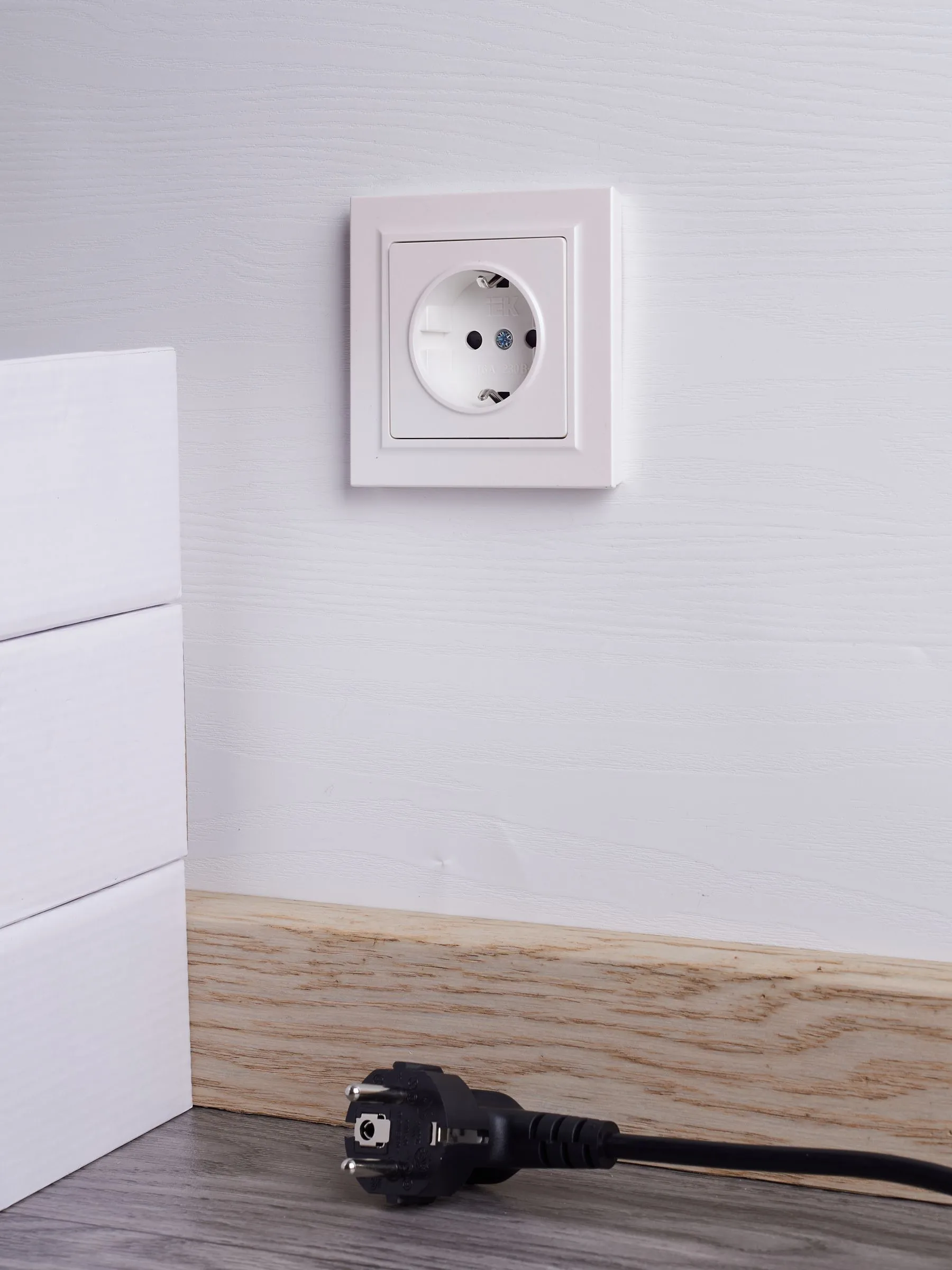 BRITE Розетка 1-местная с заземлением с защитными шторками 16А в сборе РСР14-1-0-БрЖ жемчуг IEK - Фото 4