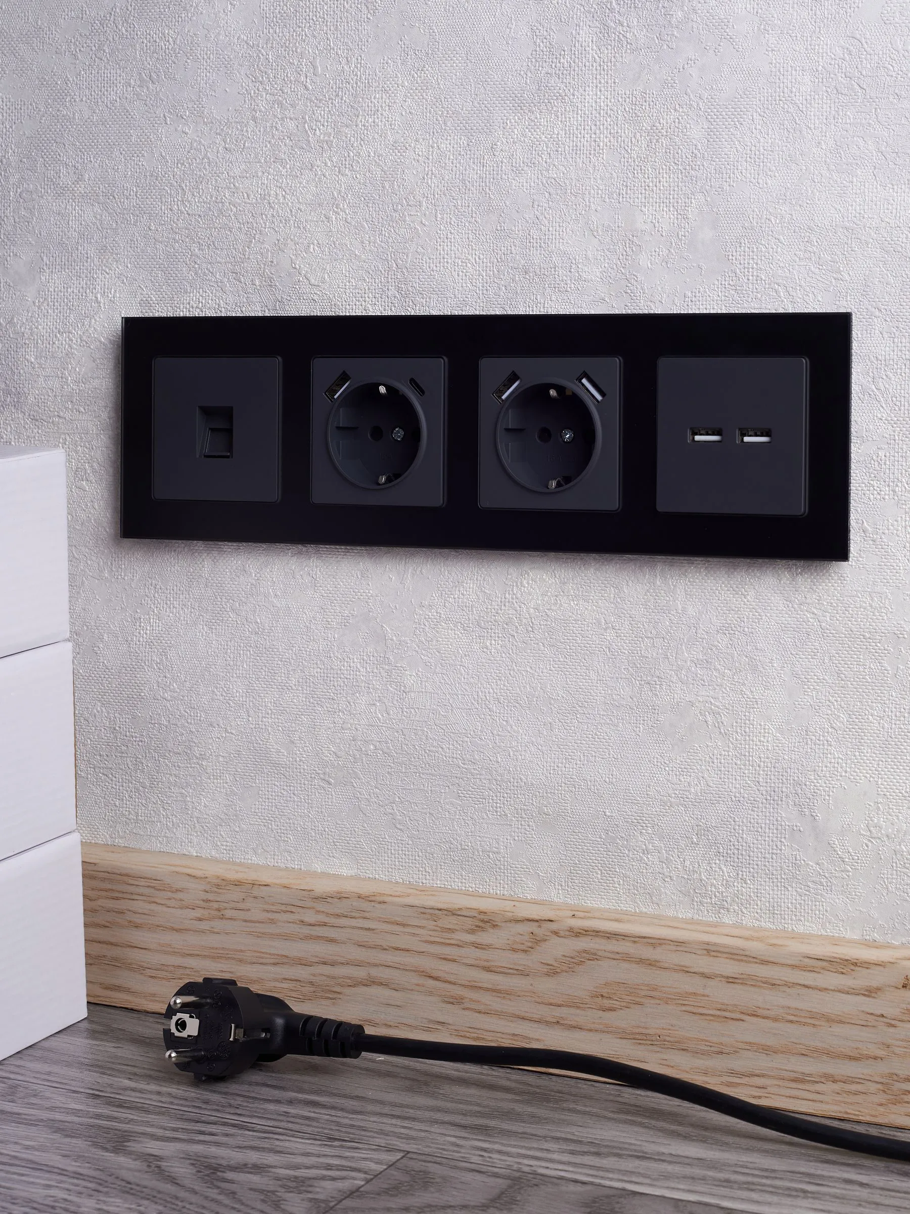 BRITE Рамка 4-местная РУ-4-2-Бр стекло черный матовый IEK - Фото 7