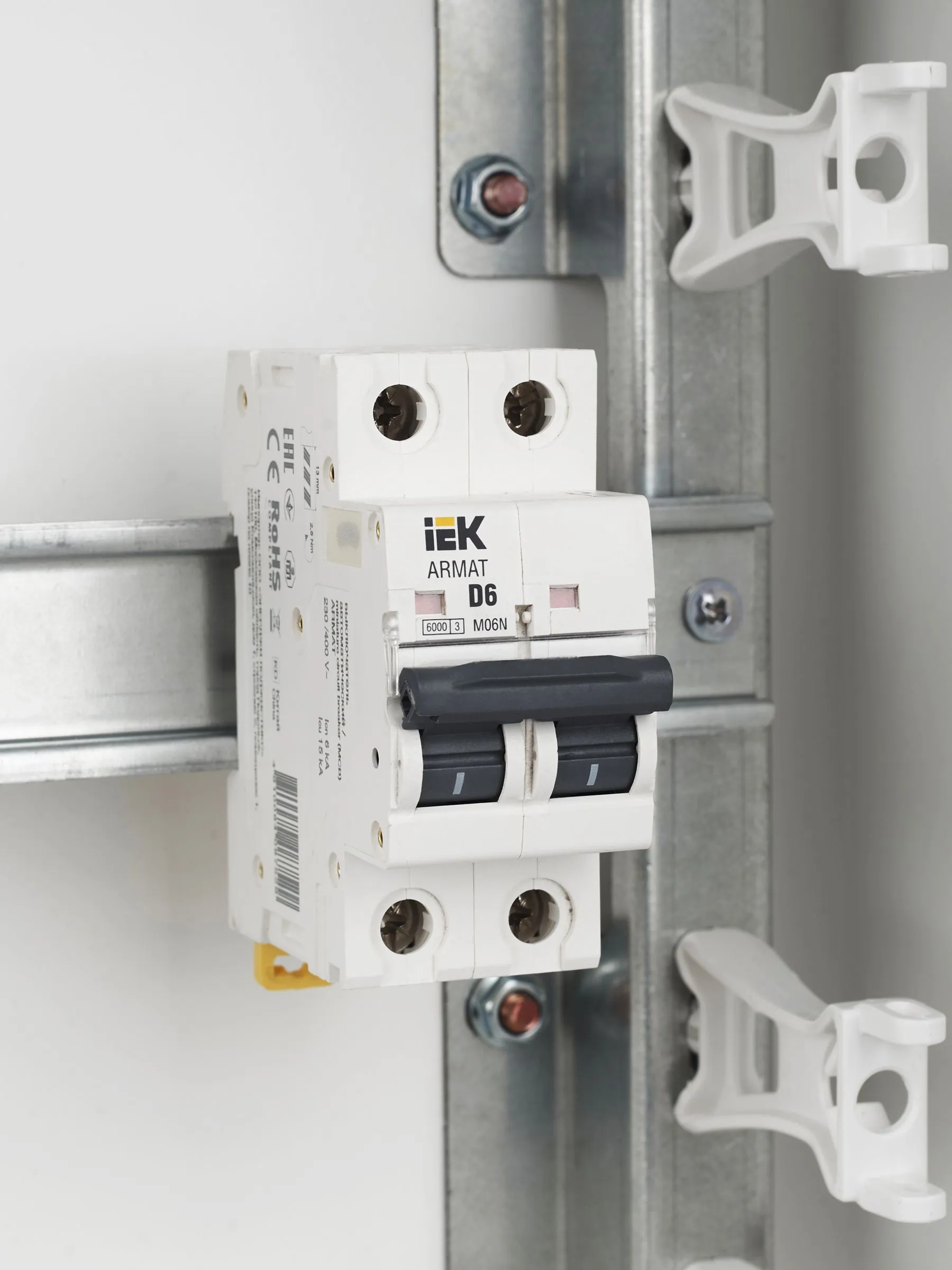 ARMAT Автоматический выключатель M06N 2P D 6А IEK - Фото 6